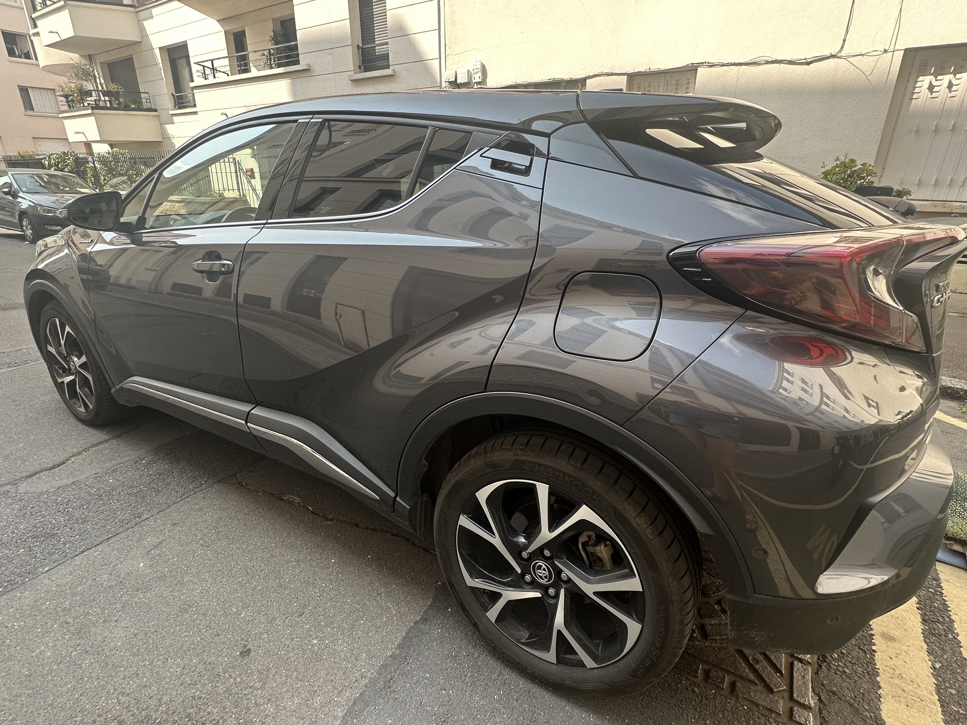 Toyota C-HR Hybrid avec Climatisation