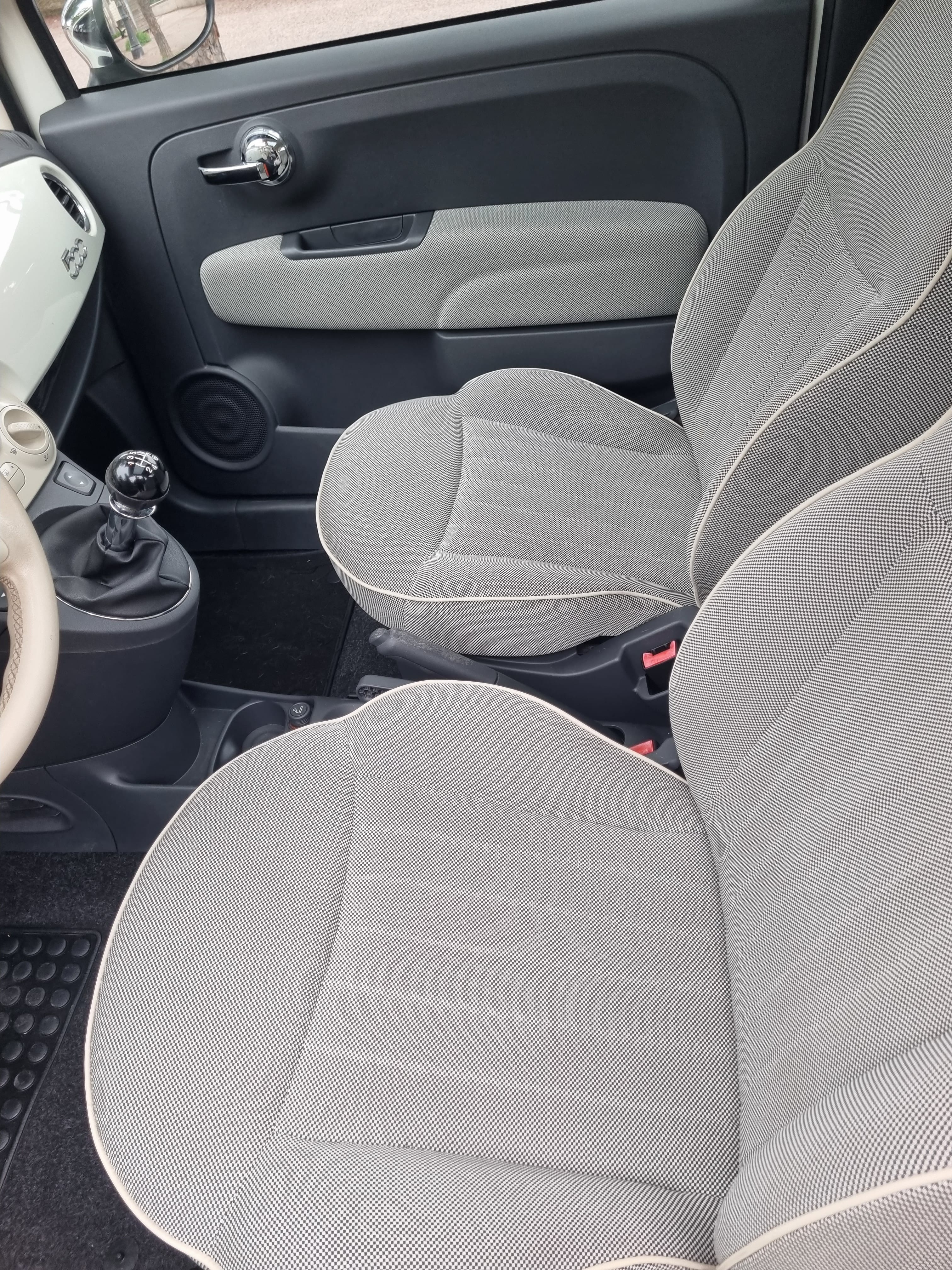 Fiat 500 Toit panoramique, Clim, Bluetooth, USB, super 95 met USB-oplaadpoorten
