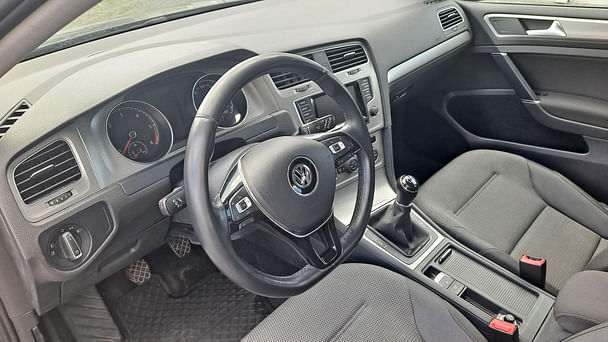 Volkswagen Golf Kombi med Skiboks