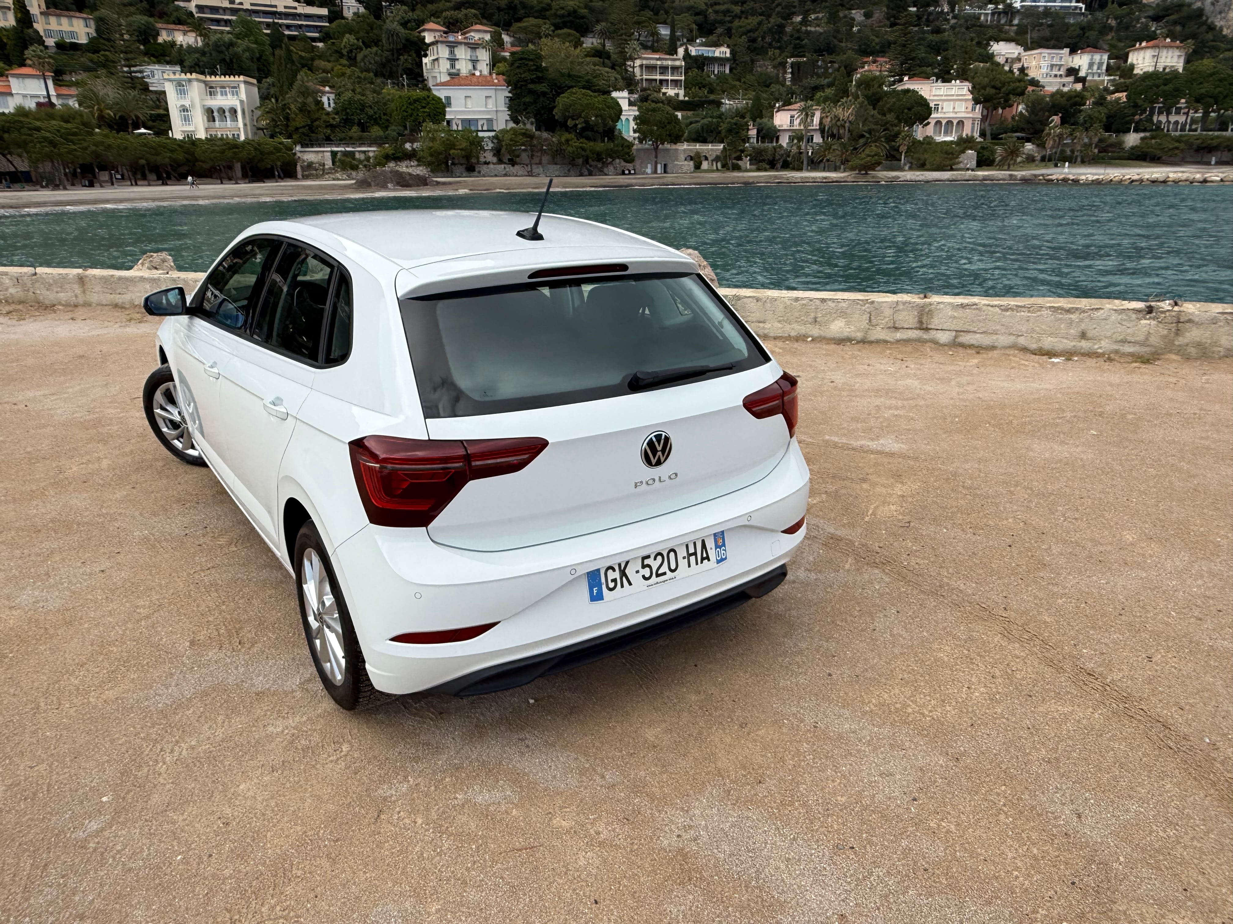 Volkswagen Polo with Backup camera