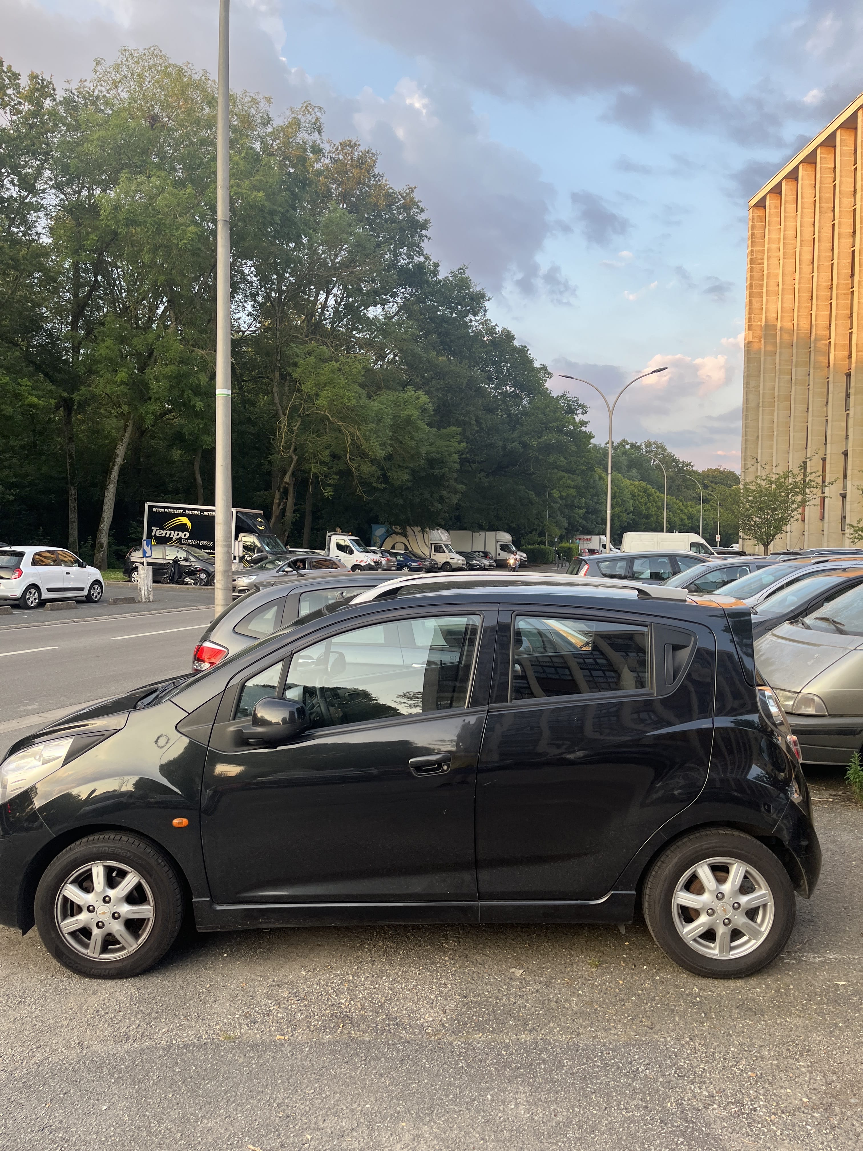 Chevrolet Spark Citadine très fonctionnel et consomme très peu avec Climatisation