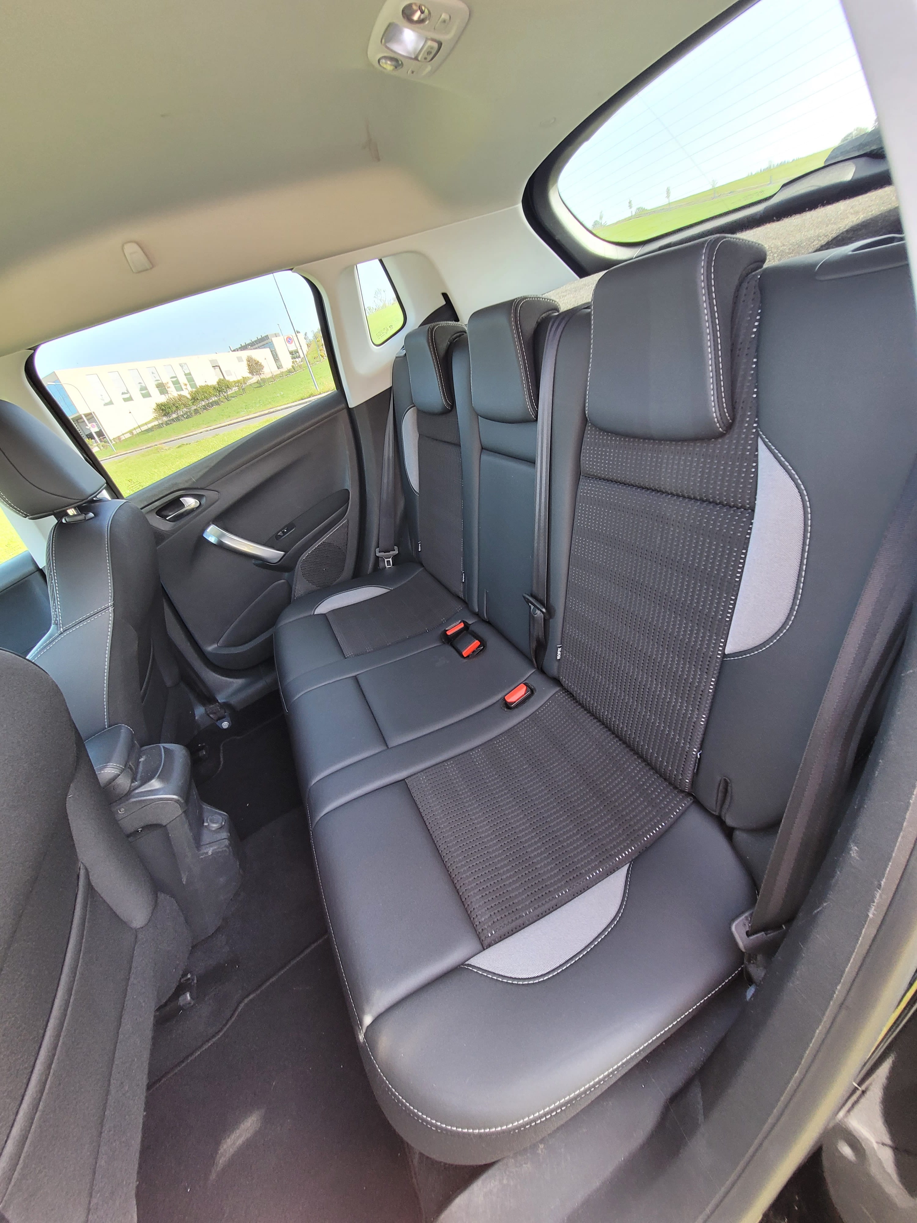 Peugeot 2008 avec Siège bébé