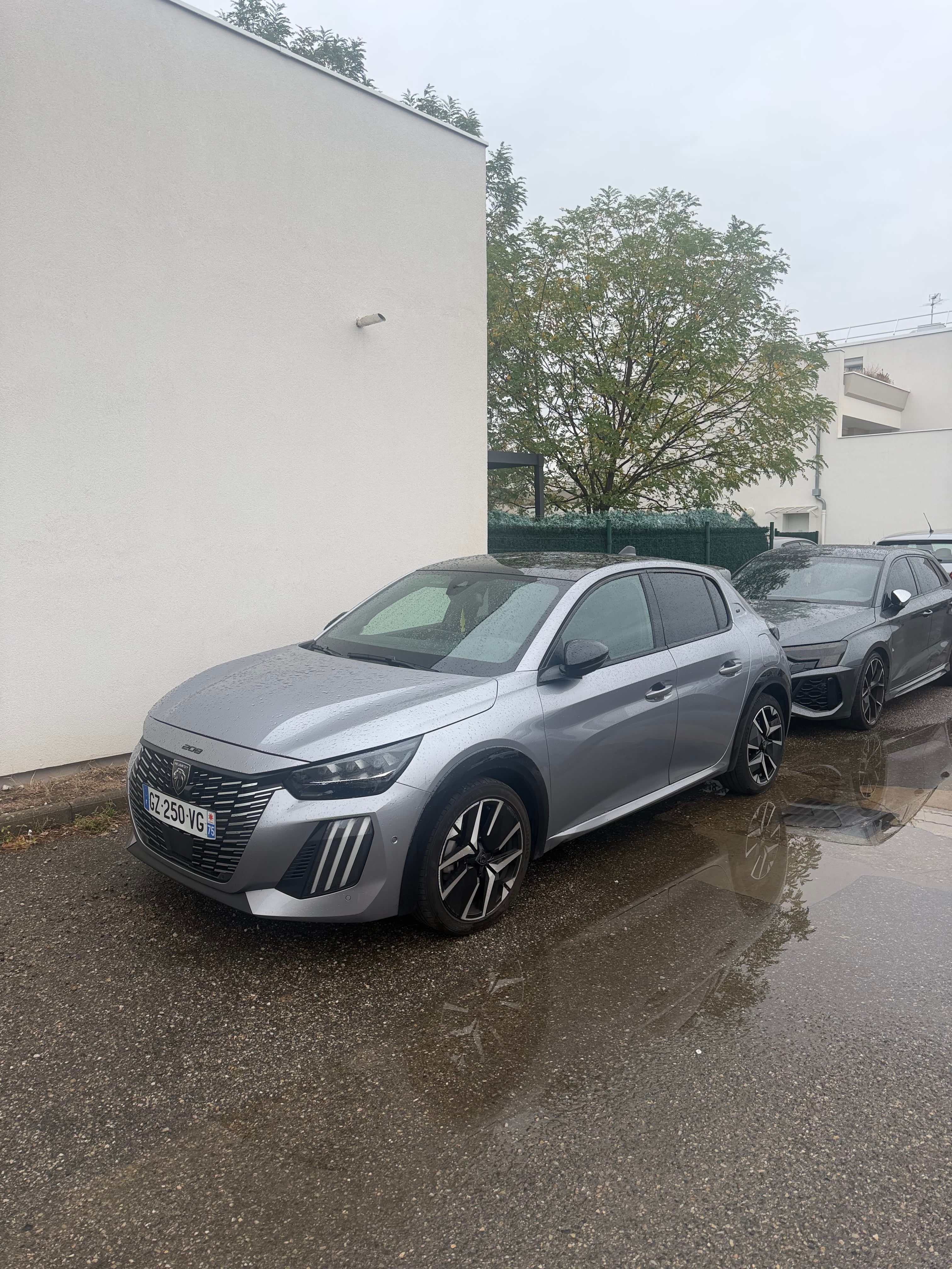 Peugeot 208 GT Line, 2024, Essence 95 / Électrique (hybride), automatique