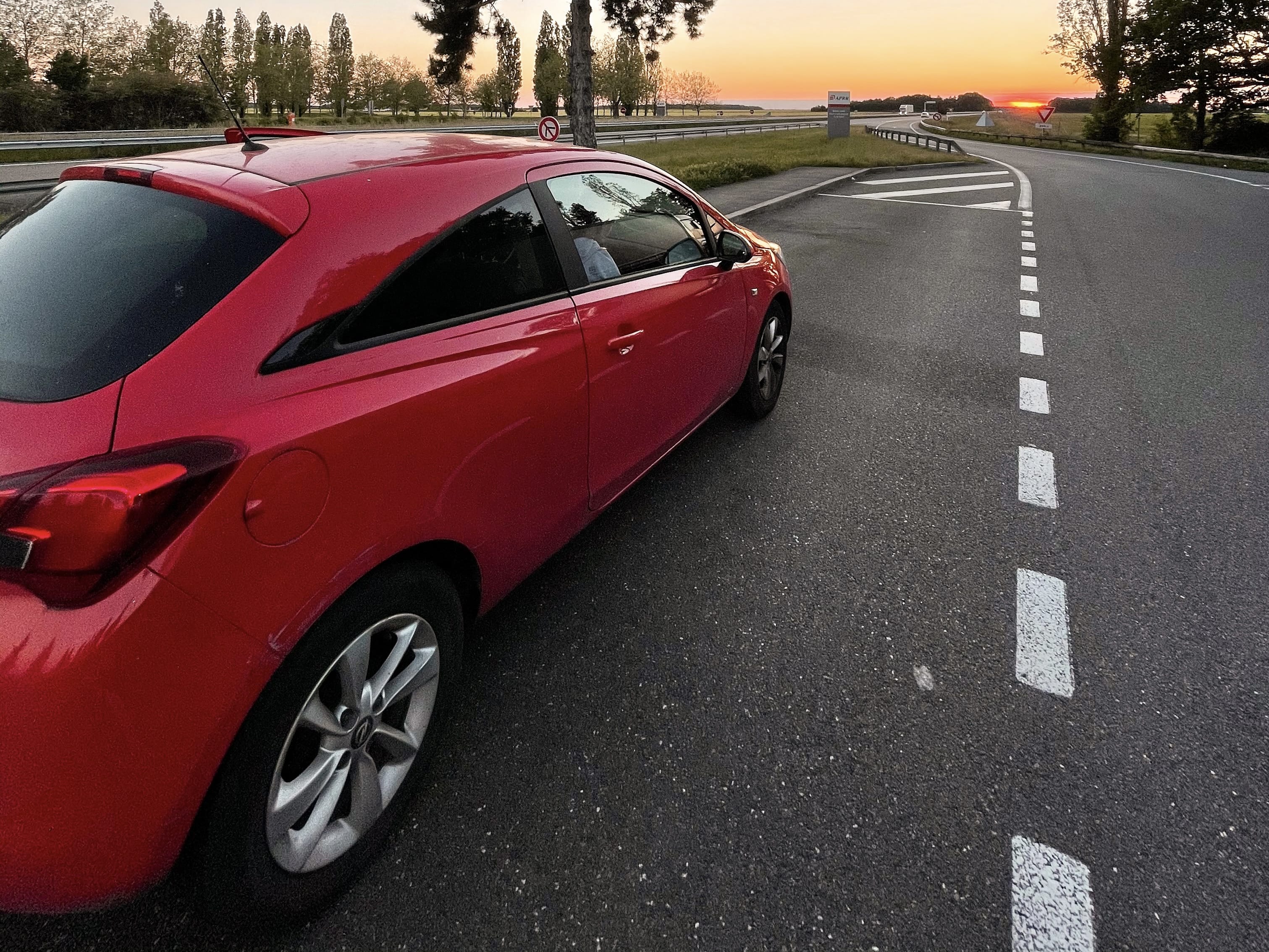 Opel Corsa 1.4.90 Graphite avec GPS