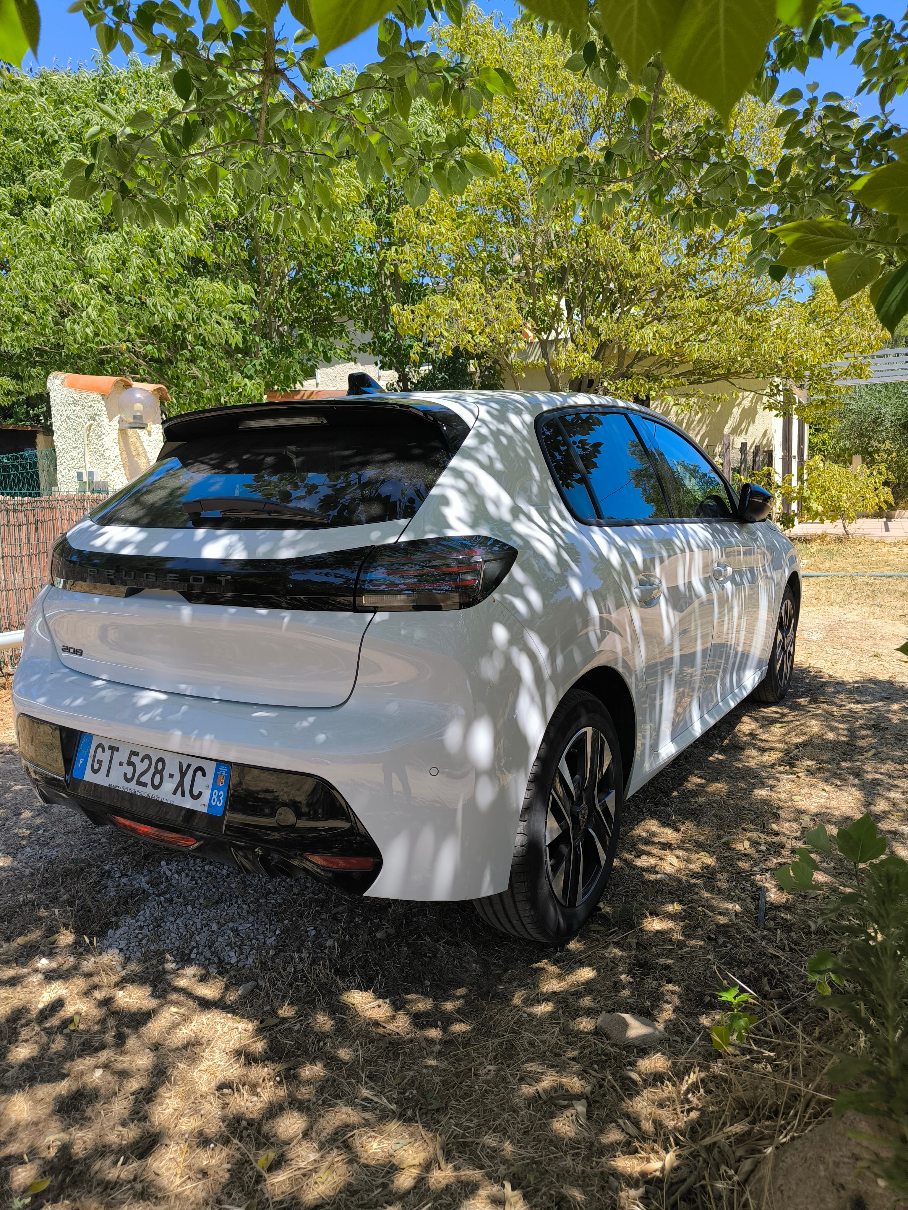 Peugeot 208 avec Autoradio