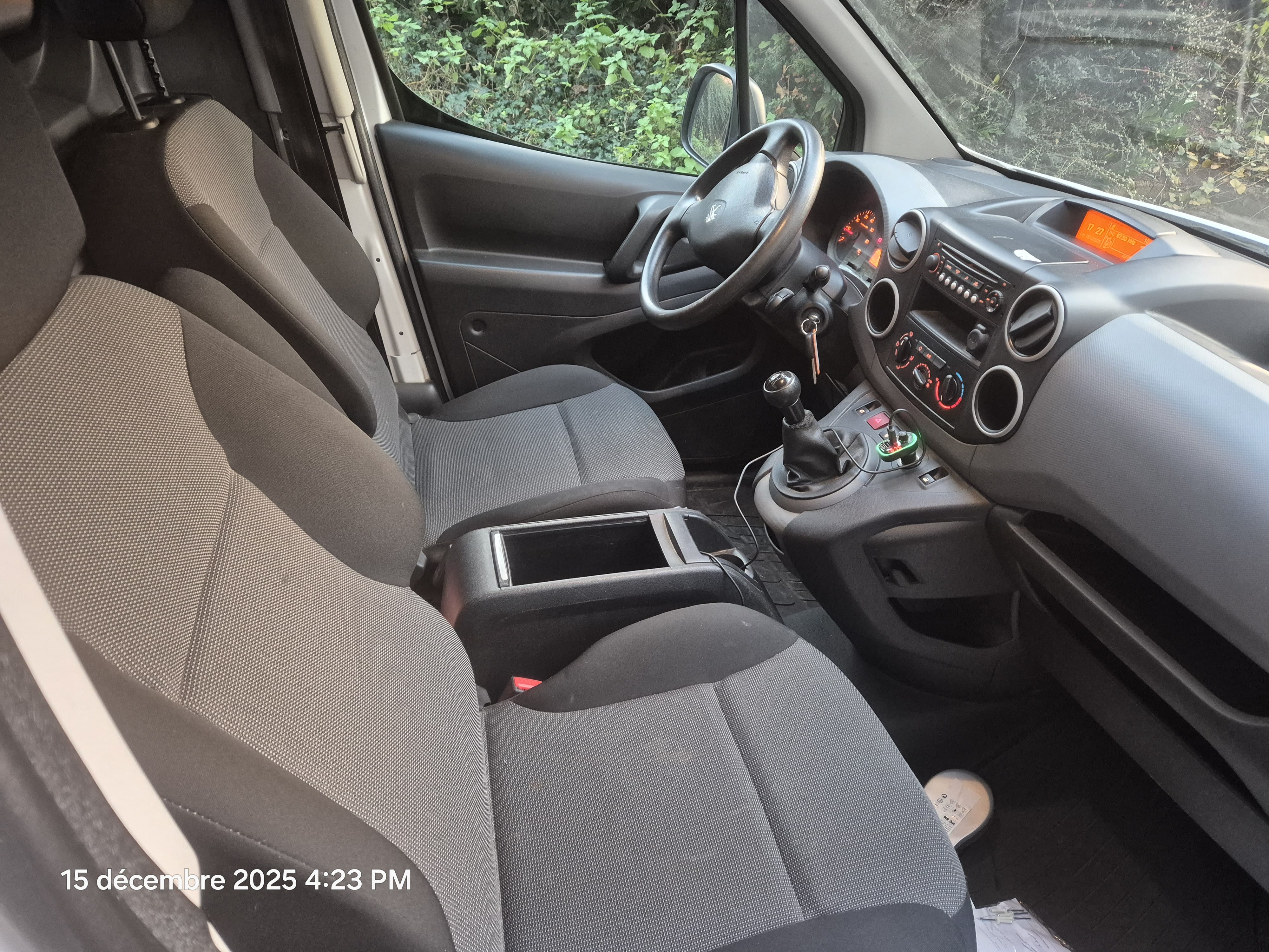 Peugeot Partner avec Entrée audio / iPod