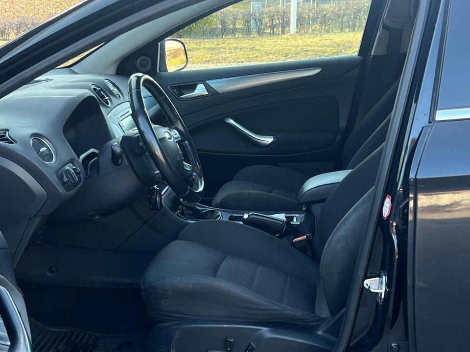 Ford Mondeo SW med Vinterdekk