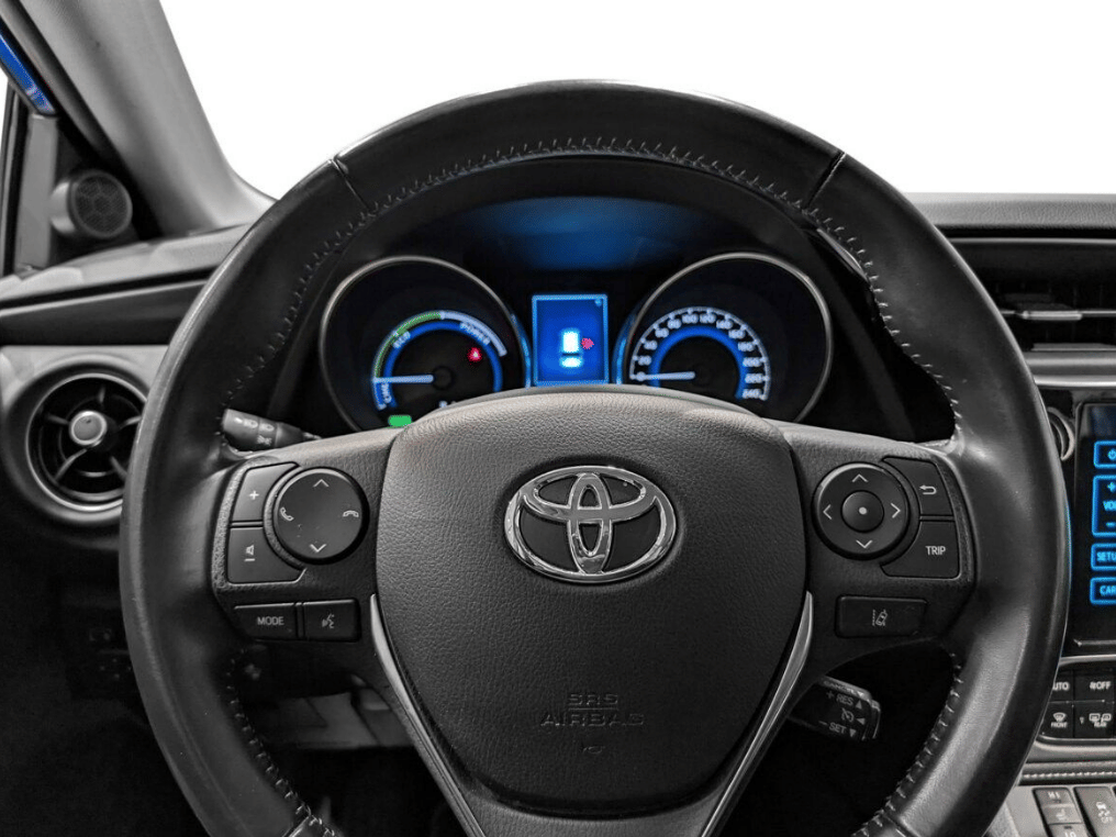 Toyota Auris with Cruise control