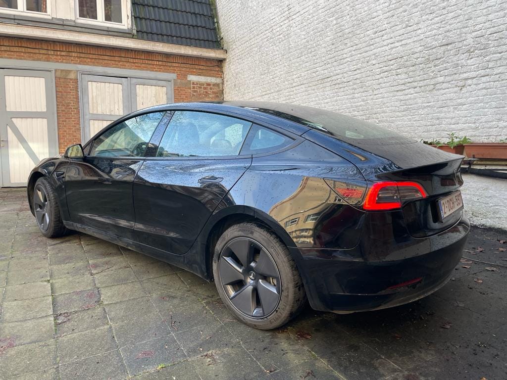 Tesla Model 3 avec GPS