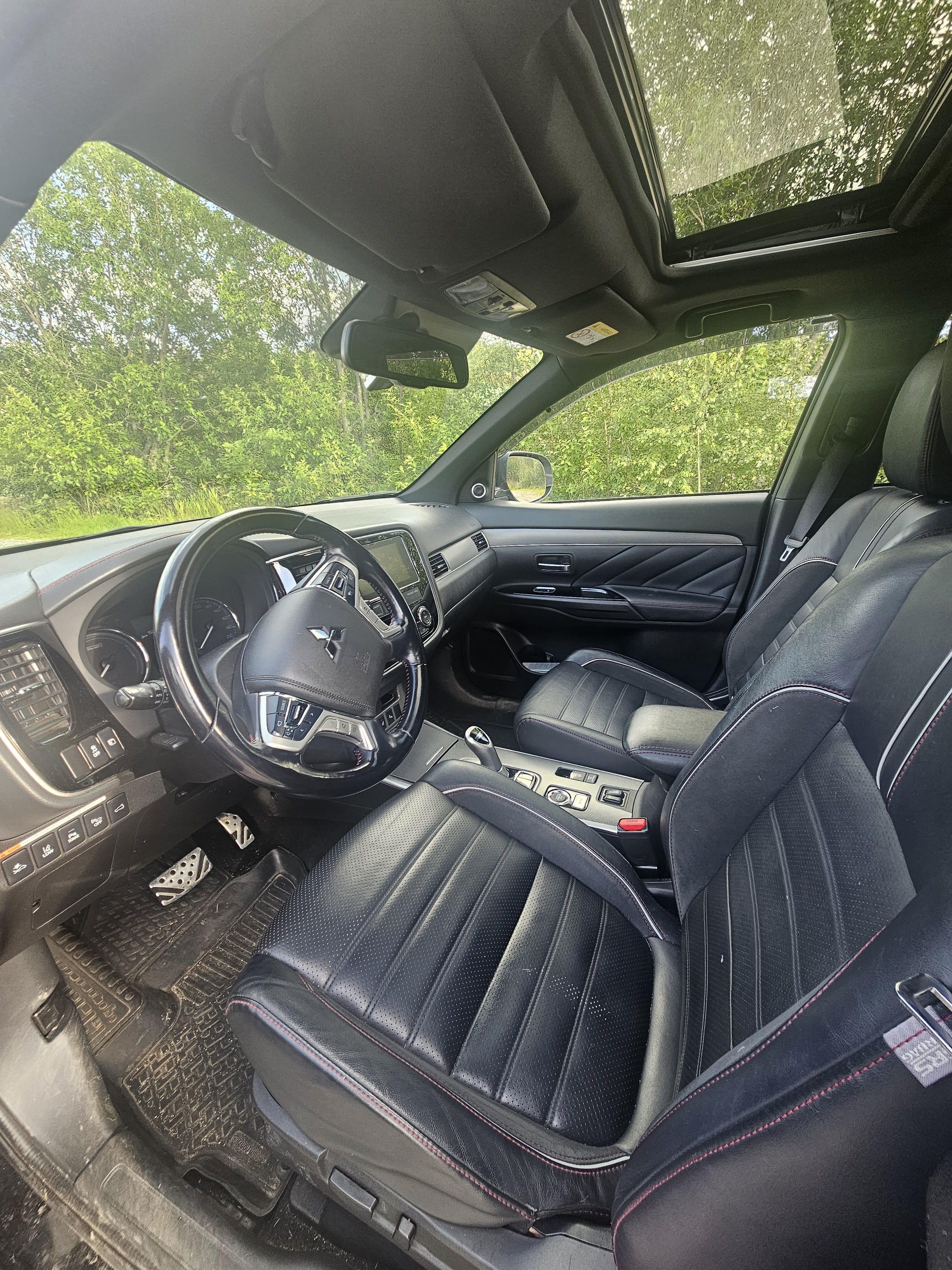 Mitsubishi Outlander Hybrid med Bluetooth audio