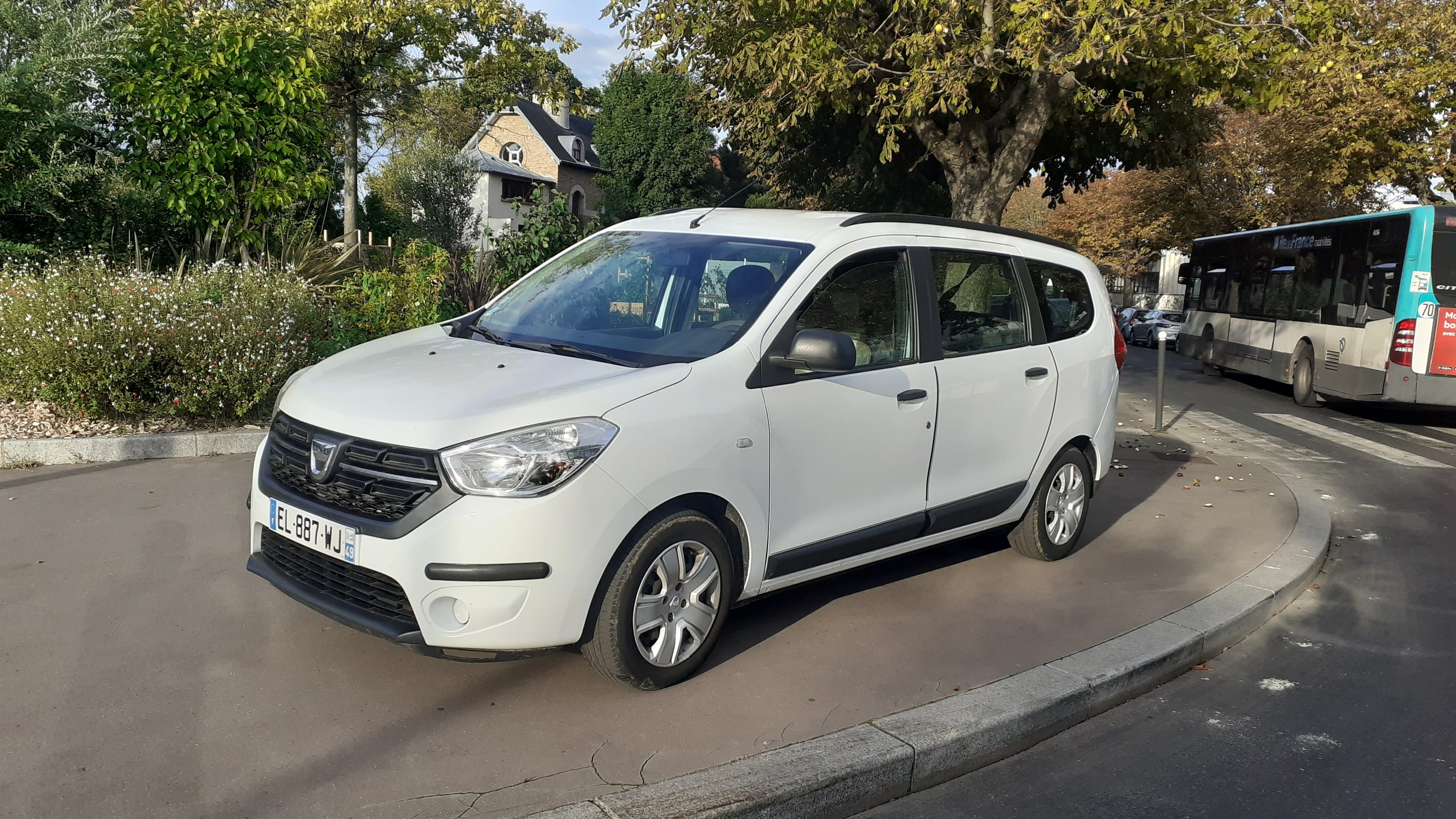 Dacia Lodgy 7 places blanc, 2017, Essence 95, 7 places
