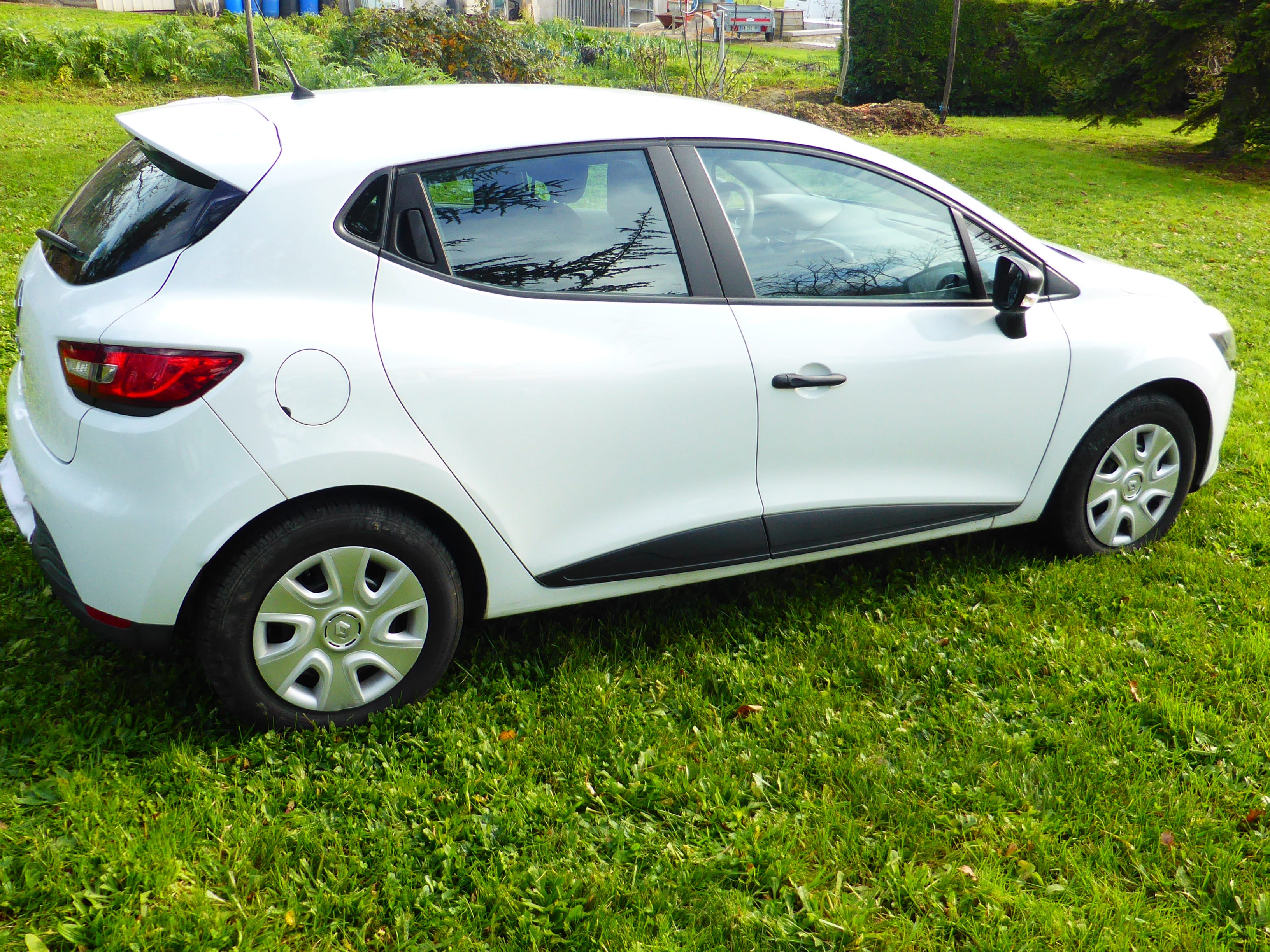 Renault Clio E85 BLANCHE 1.2 16V 75CH ZEN avec Climatisation
