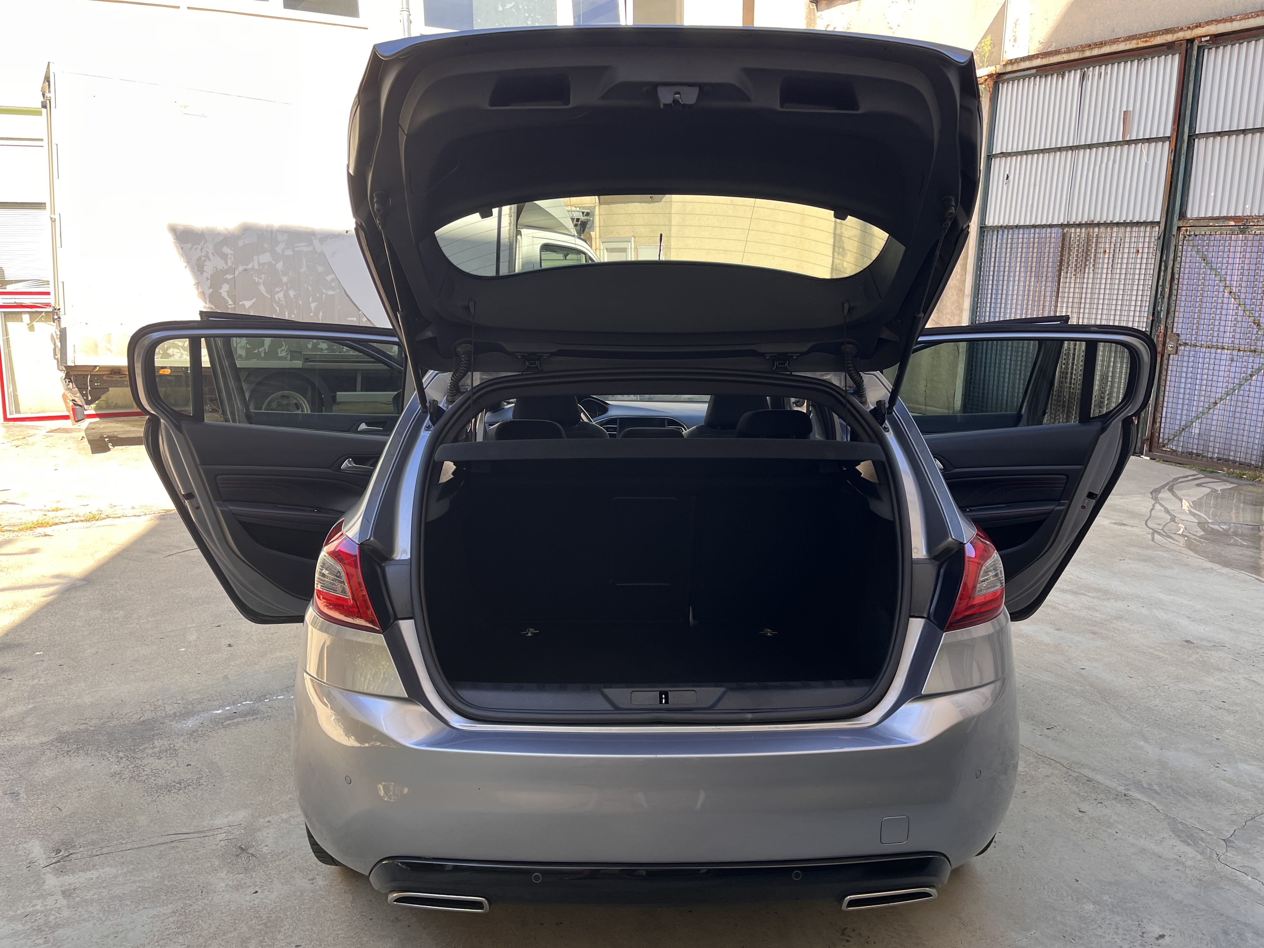 Peugeot 308 GT avec Apple CarPlay