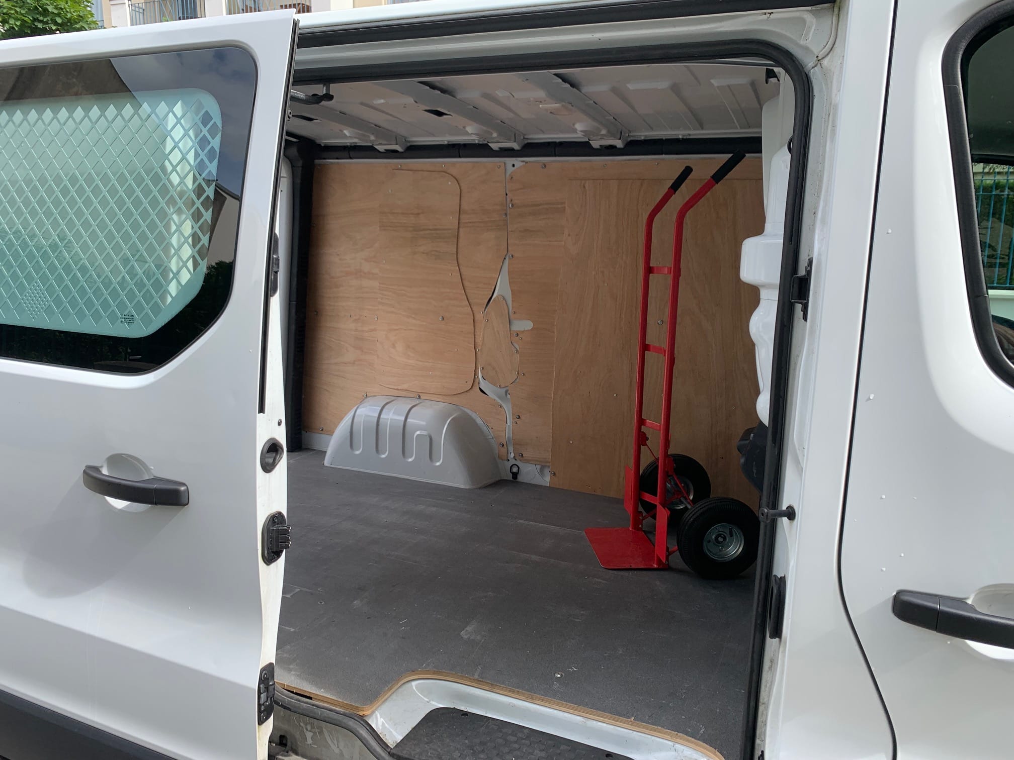 Renault Trafic 125cv 6 m3 - Clim - GPS - Bluetooth - Caméra - Radars - Diable avec Entrée audio / iPod