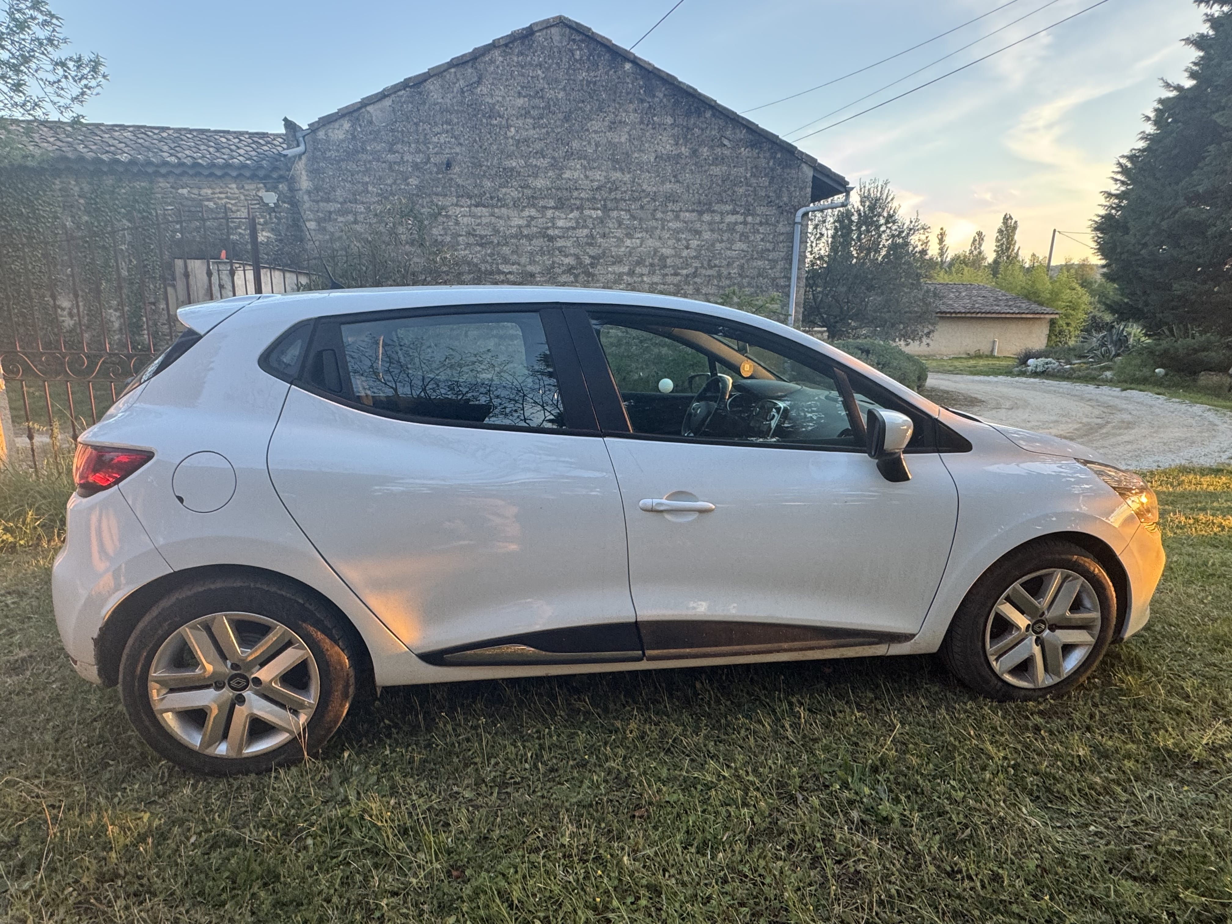 Renault Clio IV 0.9 Tce Blanche avec Climatisation