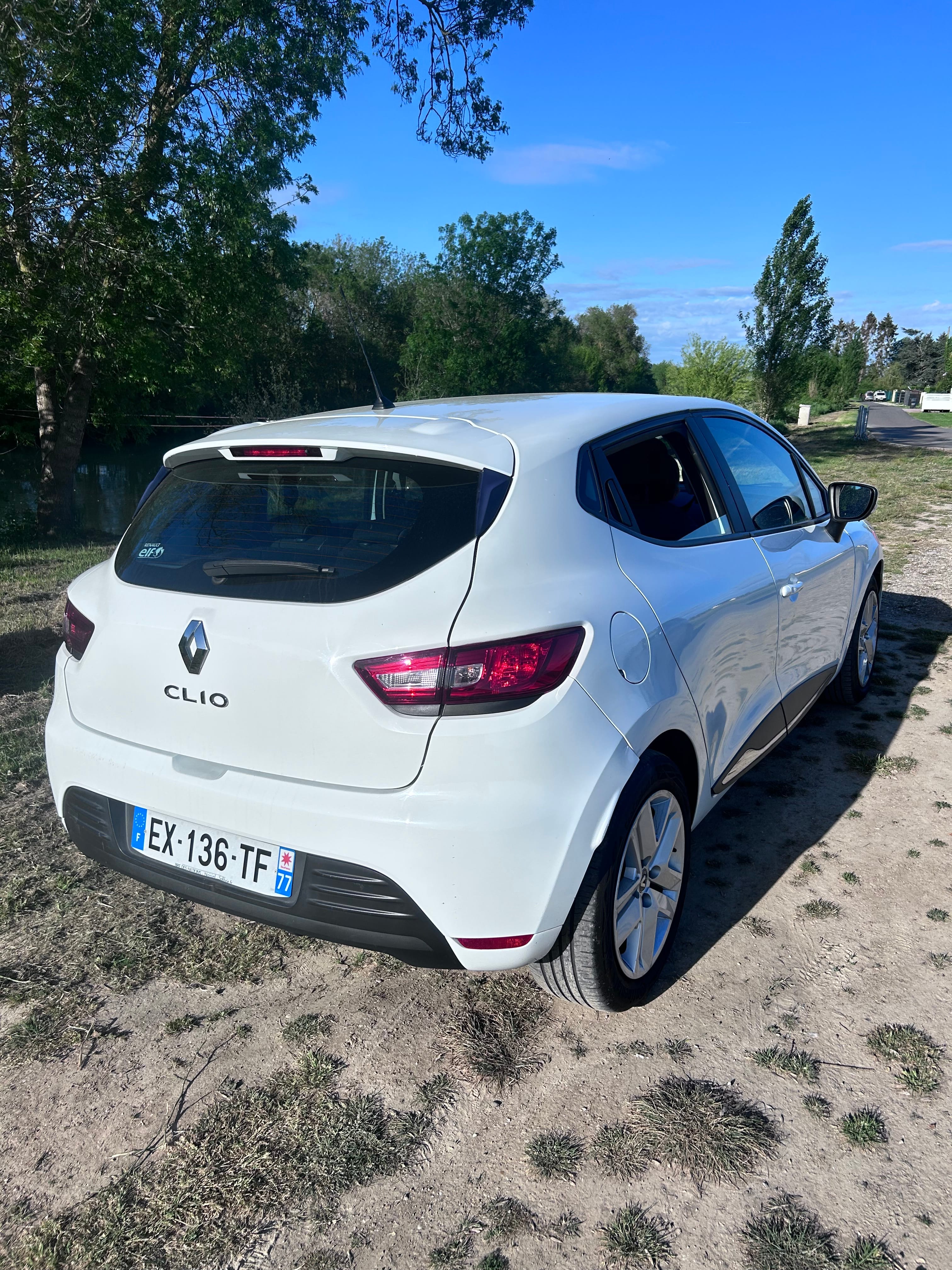 Renault Clio IV Essence avec Climatisation