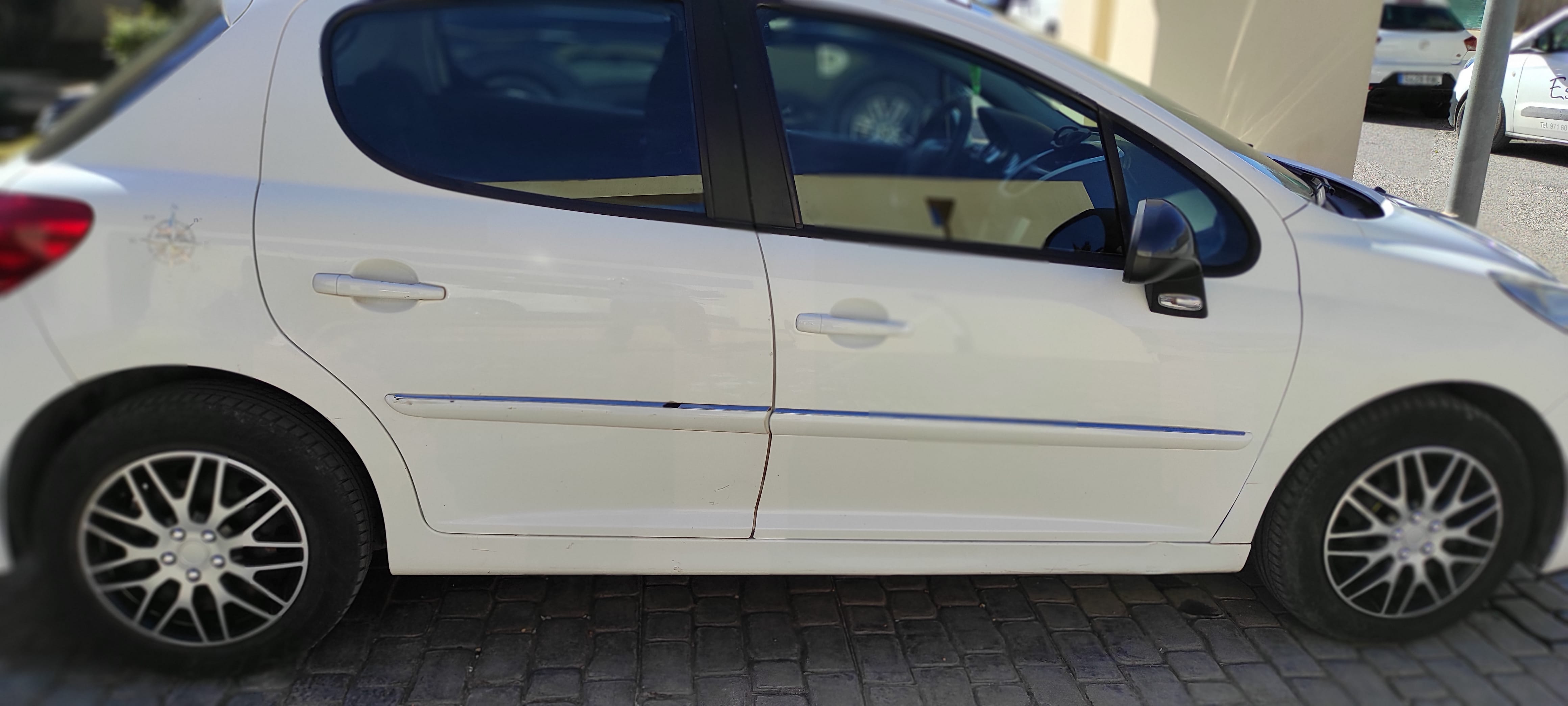 Peugeot 207+ with Air conditioning