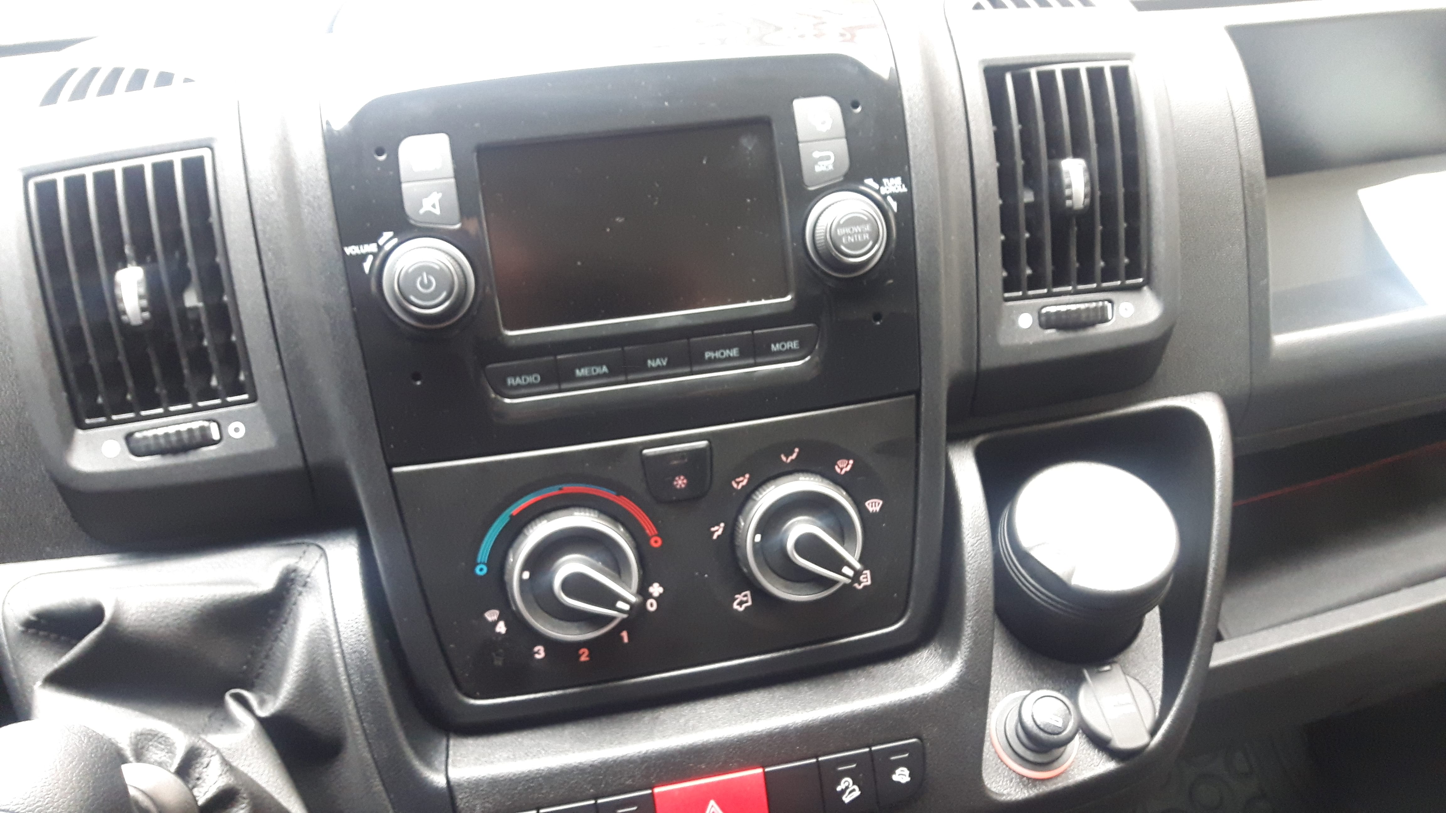 Citroen Jumper Citroen Jumper pour multipes usages , avec accès instantané via GETAROND CONNECT met Audio- / iPod-ingang