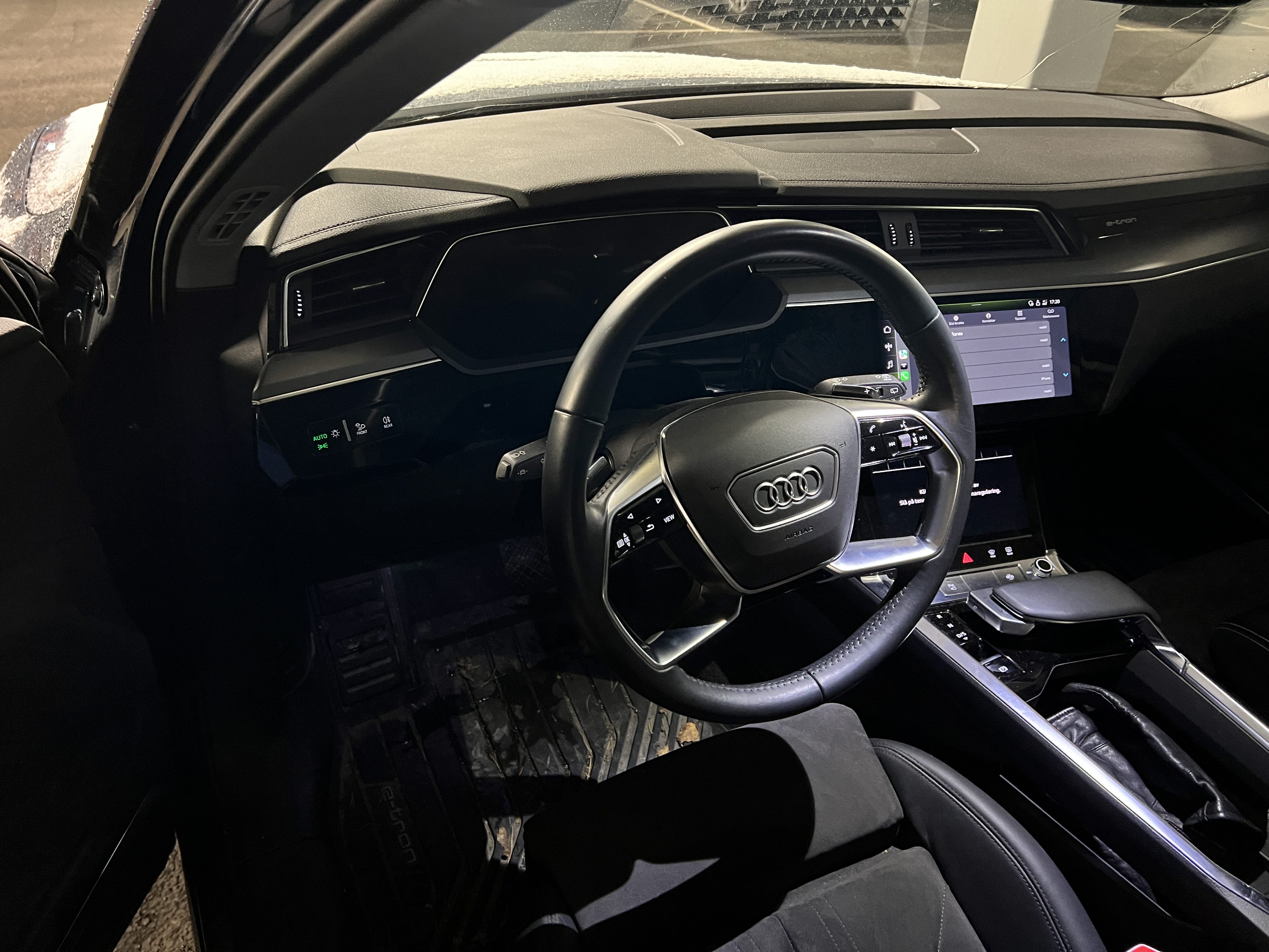 Audi e-tron 55 with Cruise control