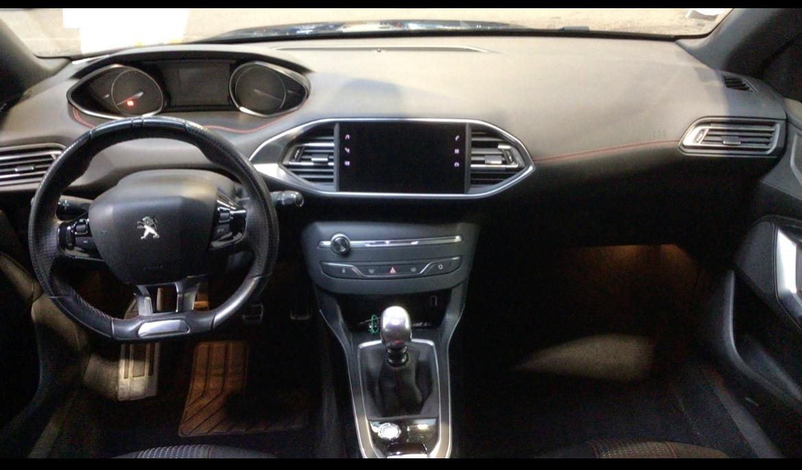 Peugeot 208 GT Line  110ch – Sportive & Économique avec Régulateur de vitesse