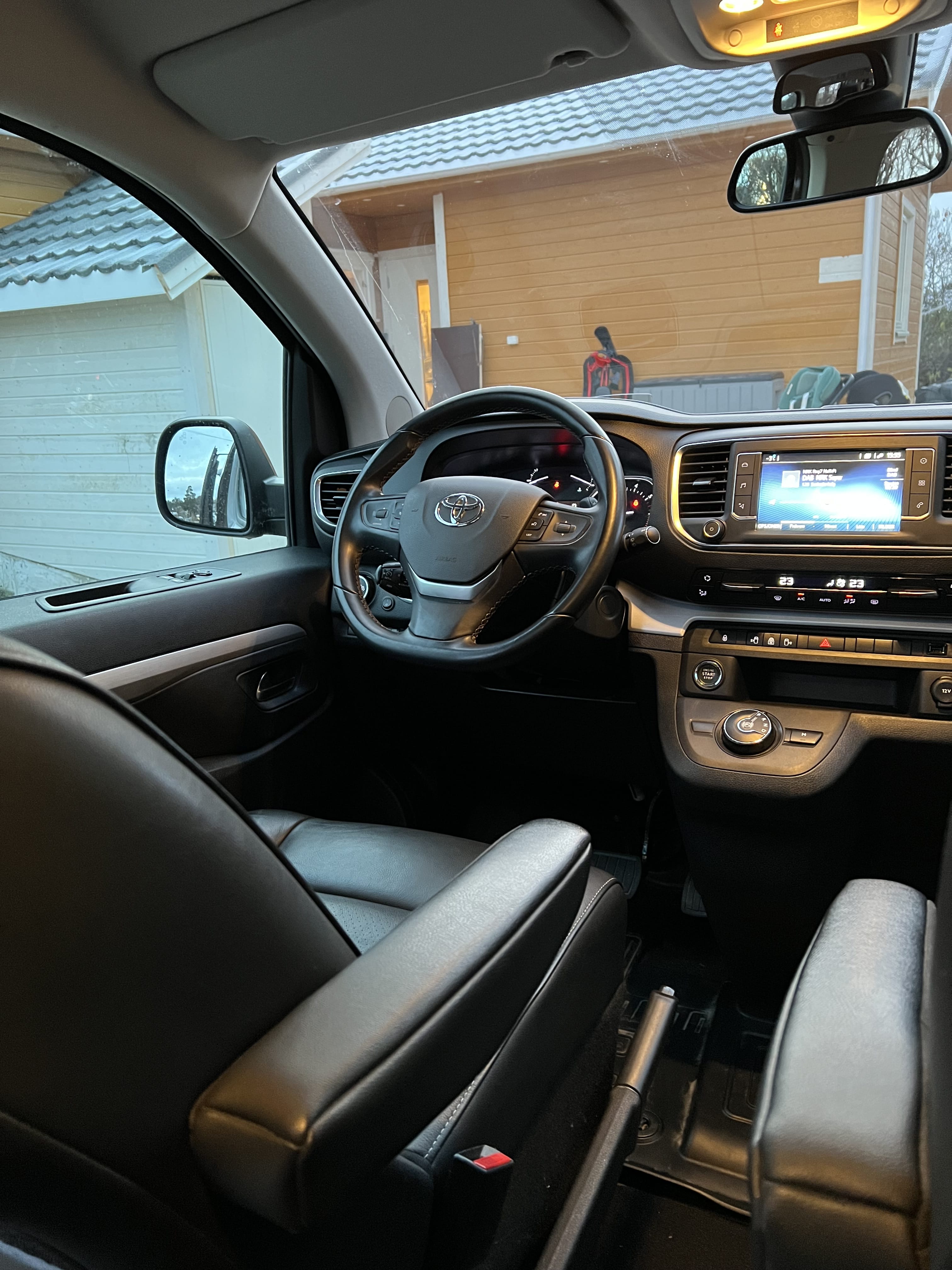 Toyota Proace Verso LANG 2,0D 177 EXECUTIVE SHUTTLE med Babysete
