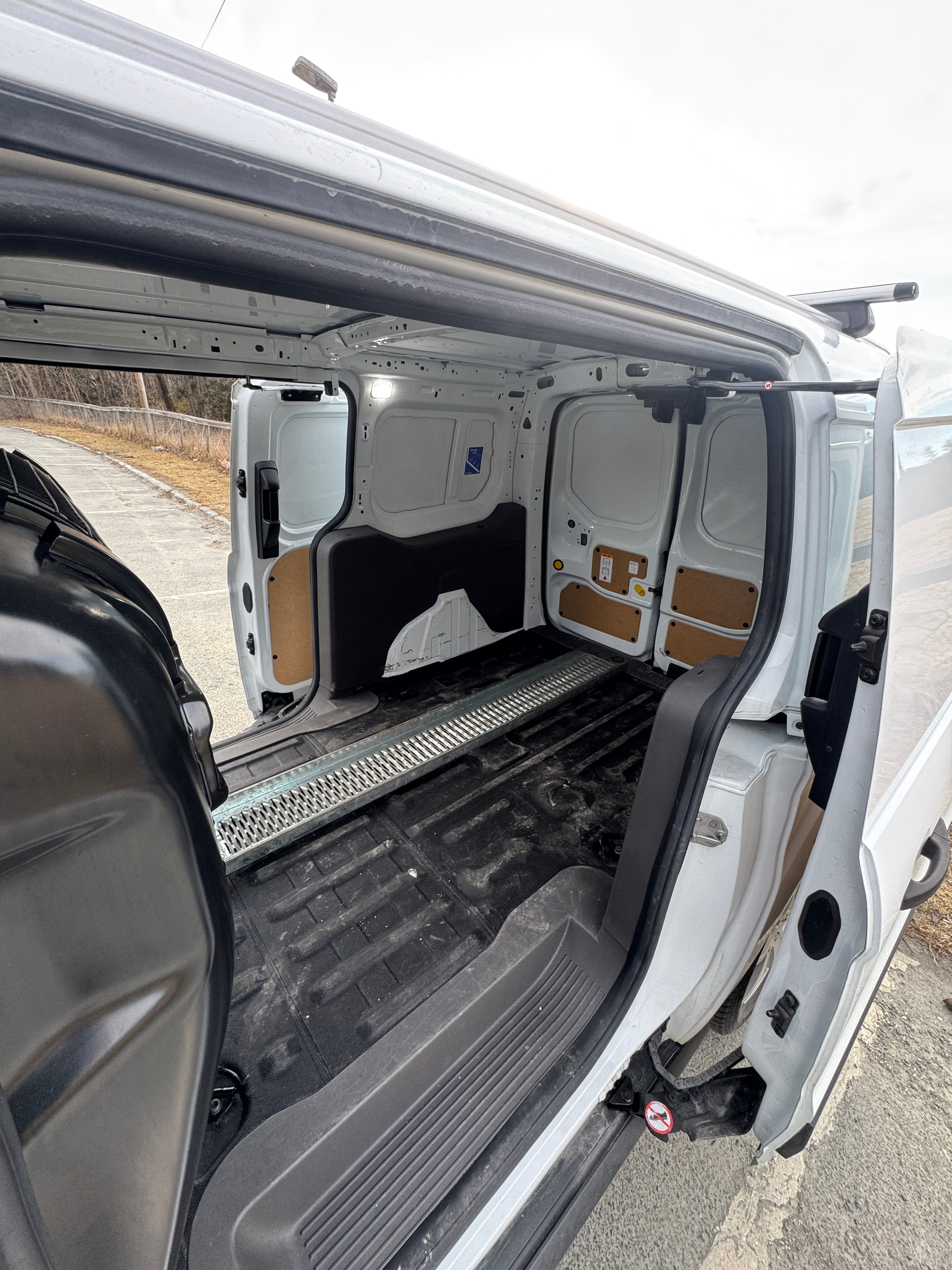 Ford Transit Connect L2 2020 with Backup camera