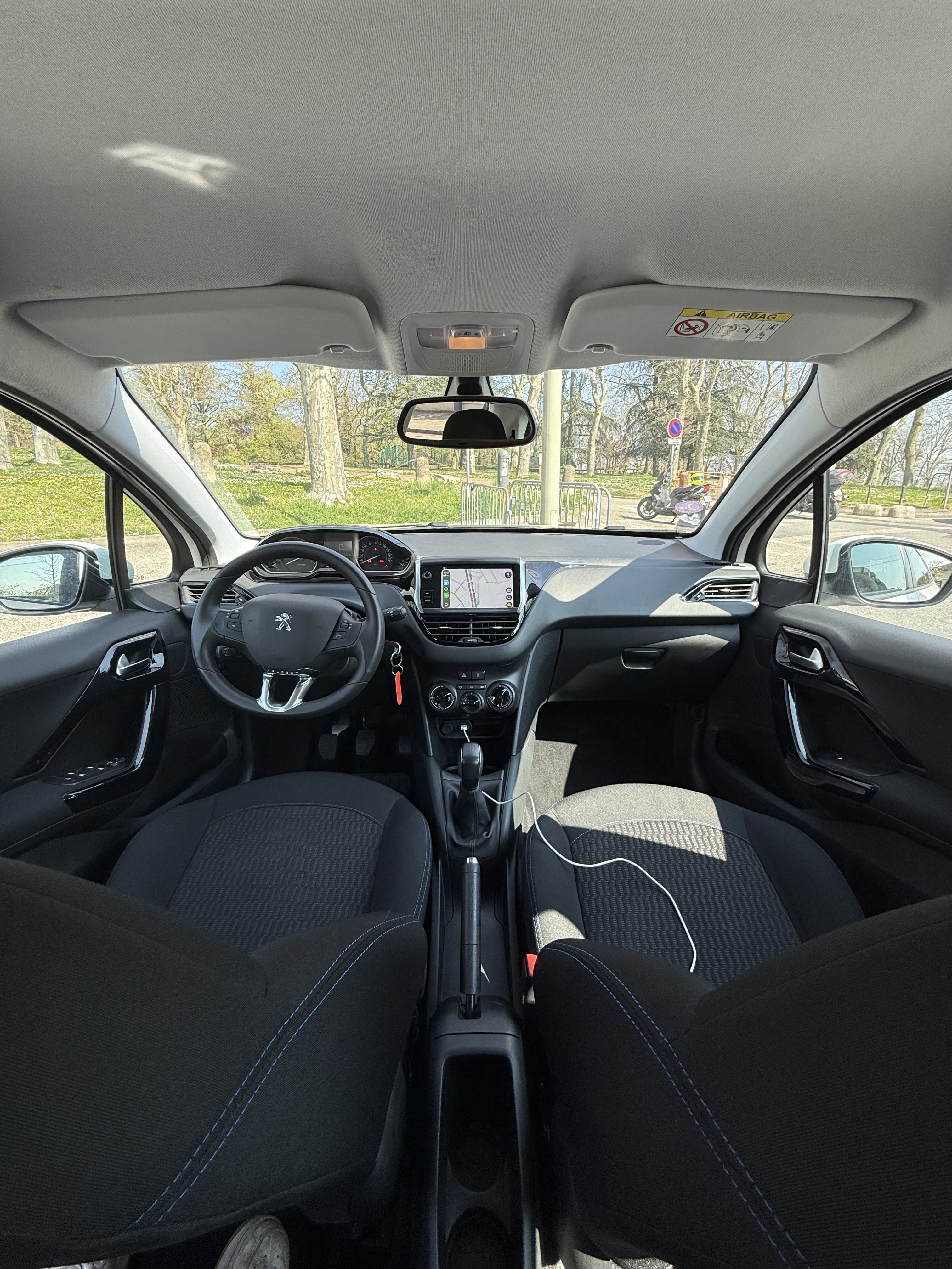 Peugeot 208 avec Siège bébé
