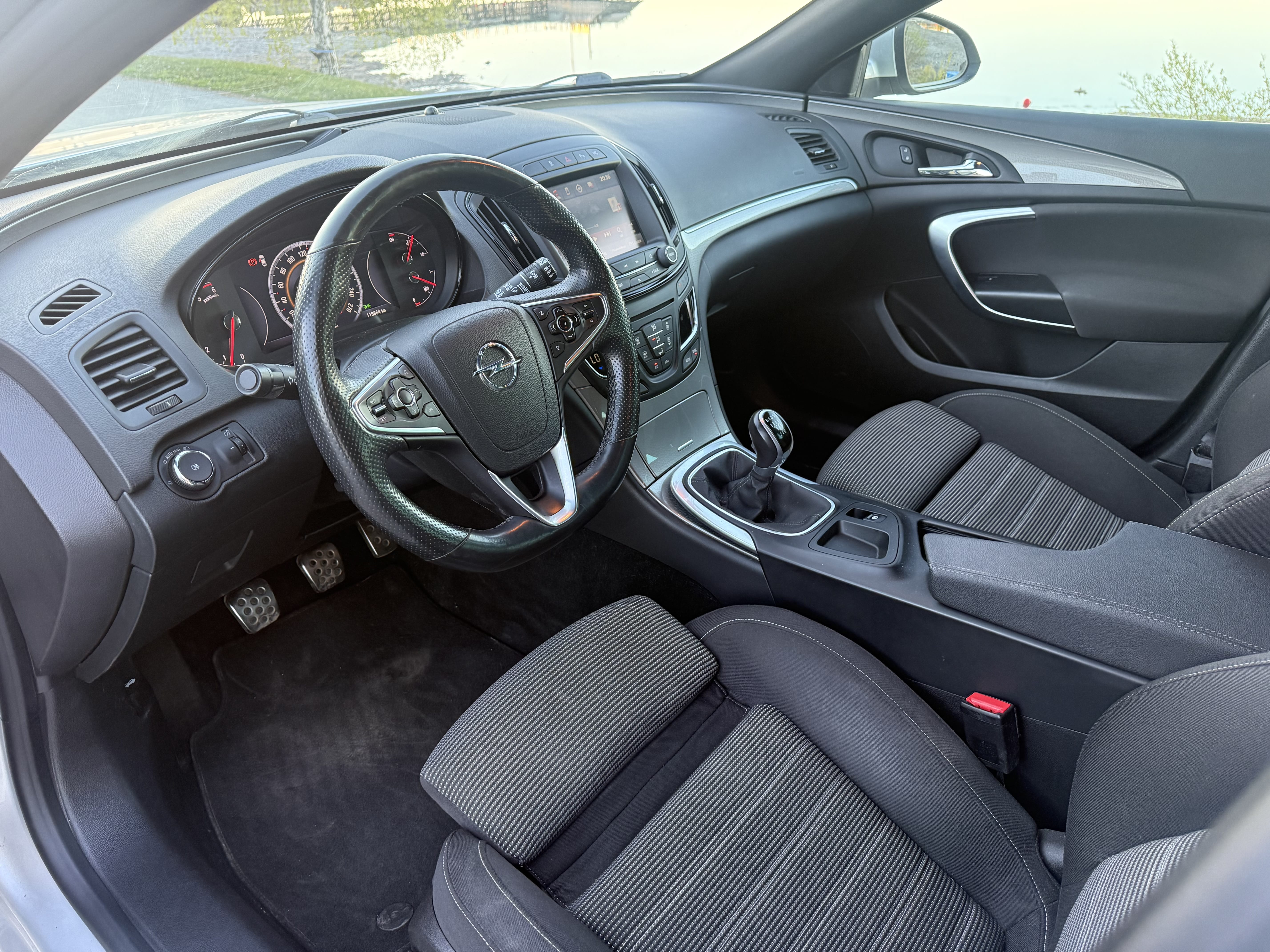Opel Insignia Tourer with Bluetooth audio