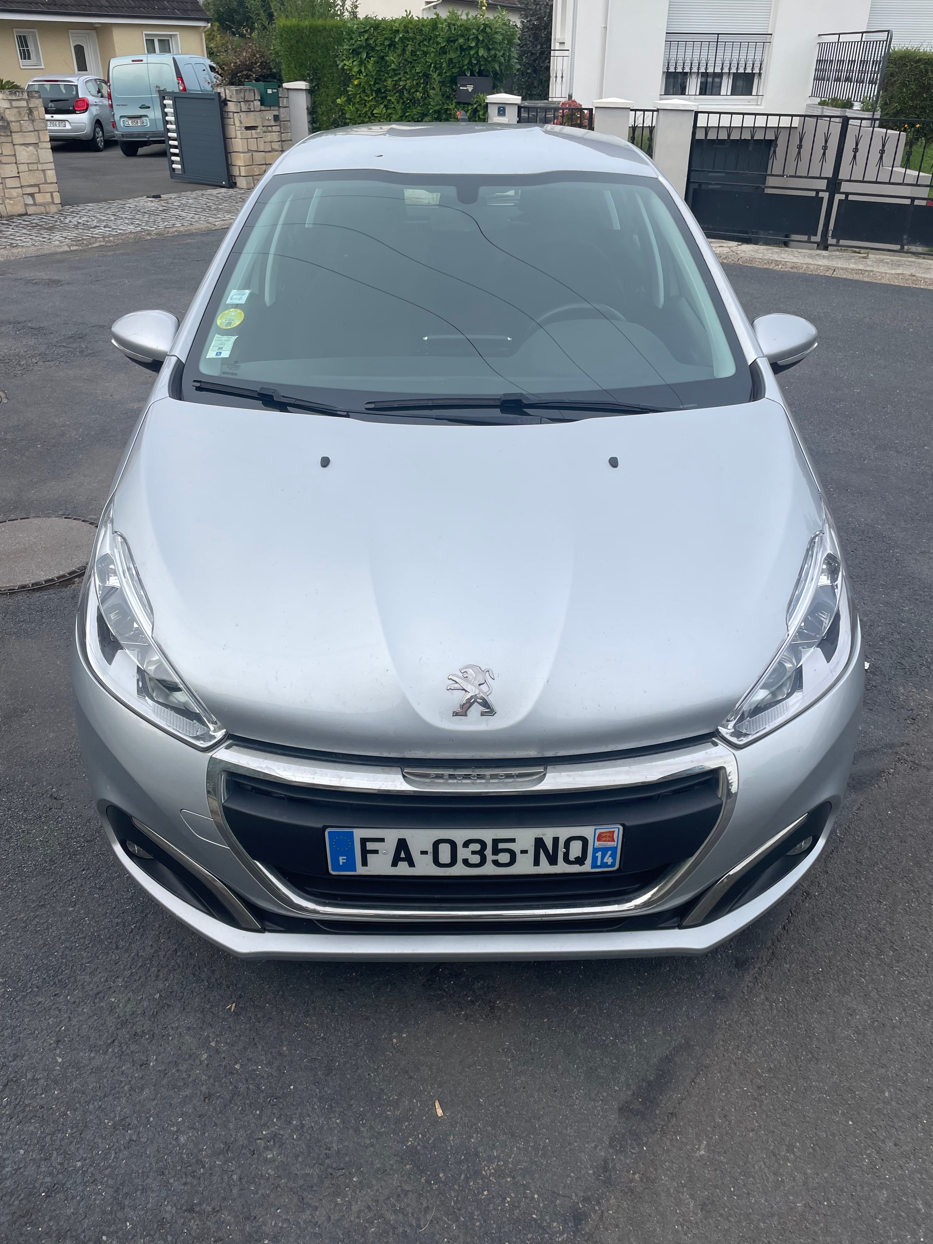 Peugeot 208 avec Apple CarPlay