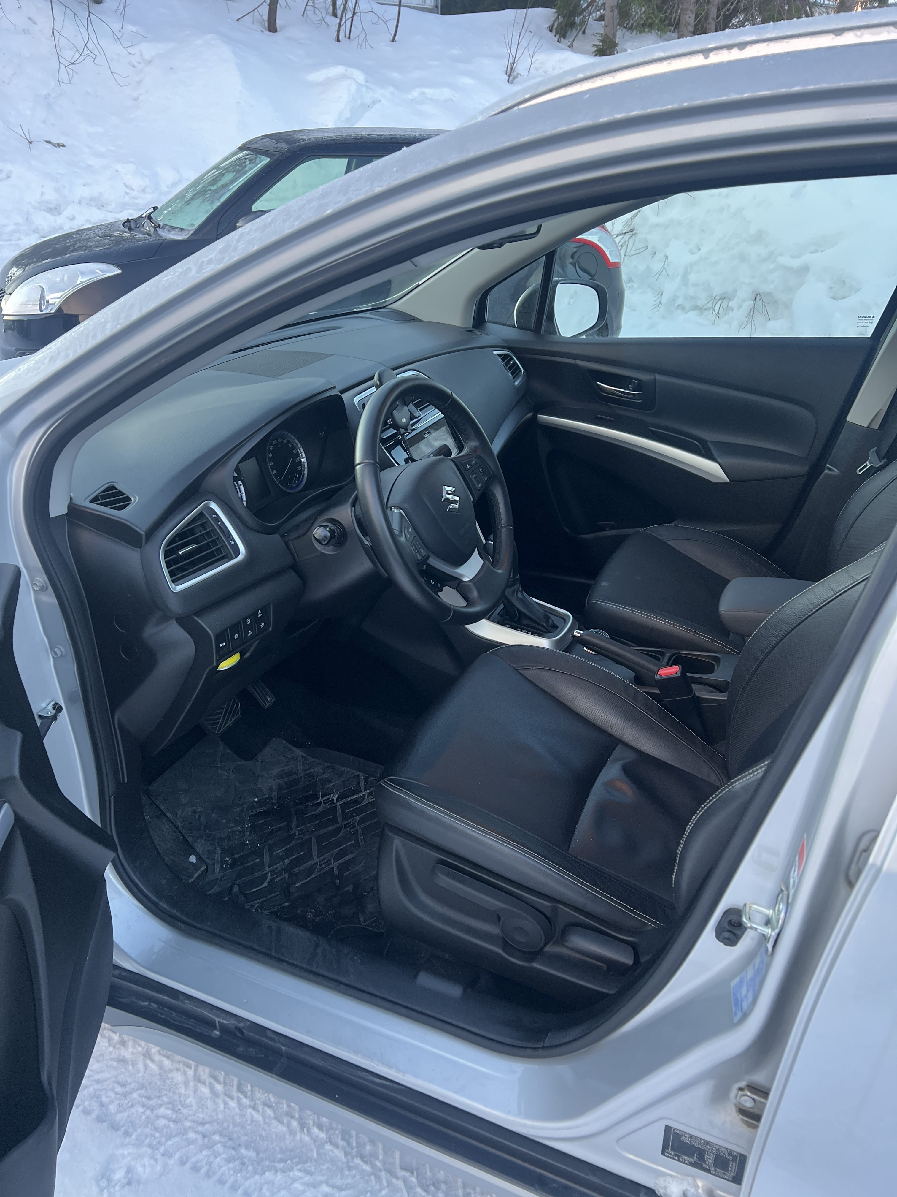 Suzuki SX4 S-Cross 4x4, automatic gear. avec Régulateur de vitesse