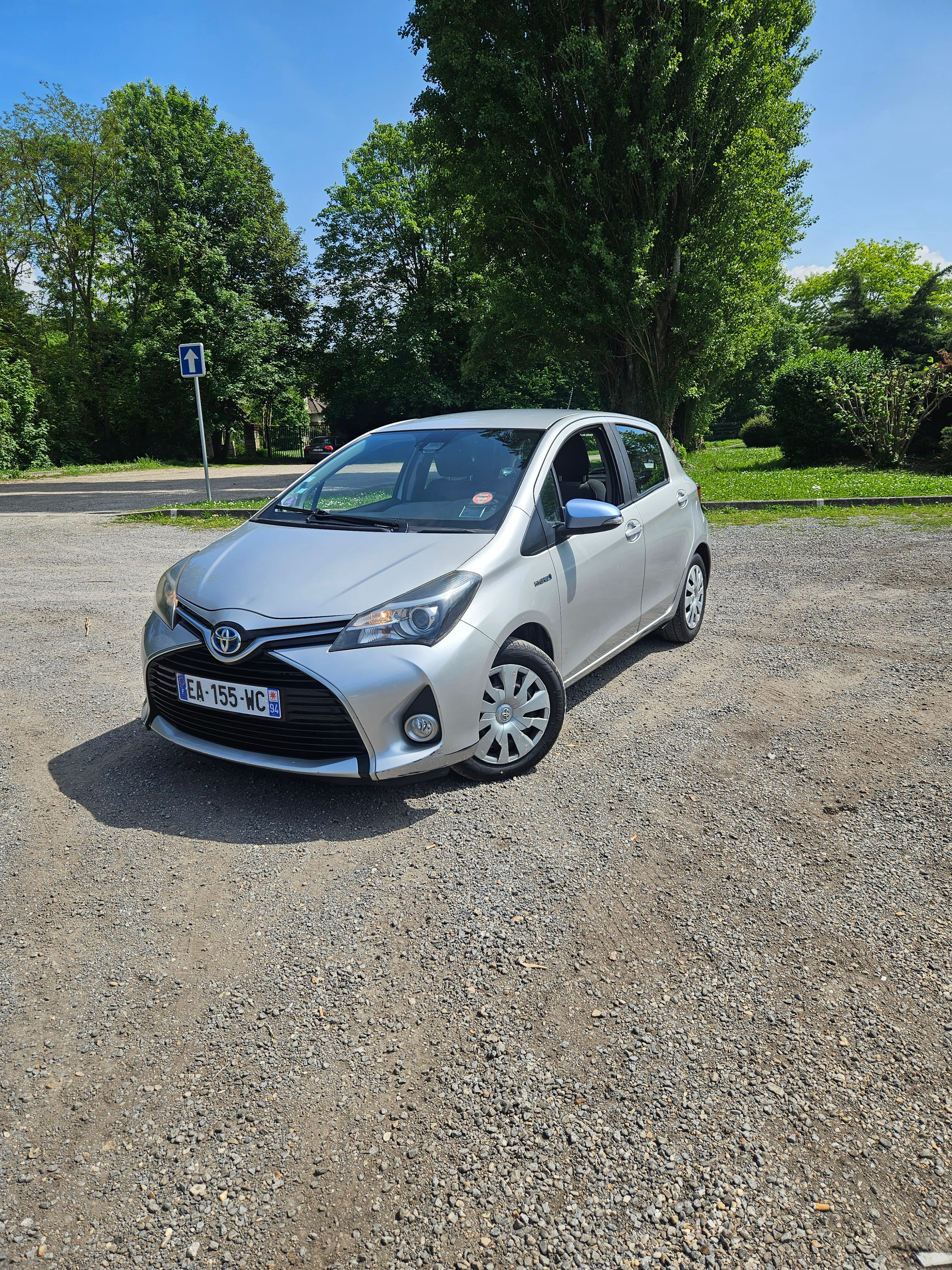 Toyota Yaris Hybride, 2016, Essence 98 / Électrique (hybride), automatique