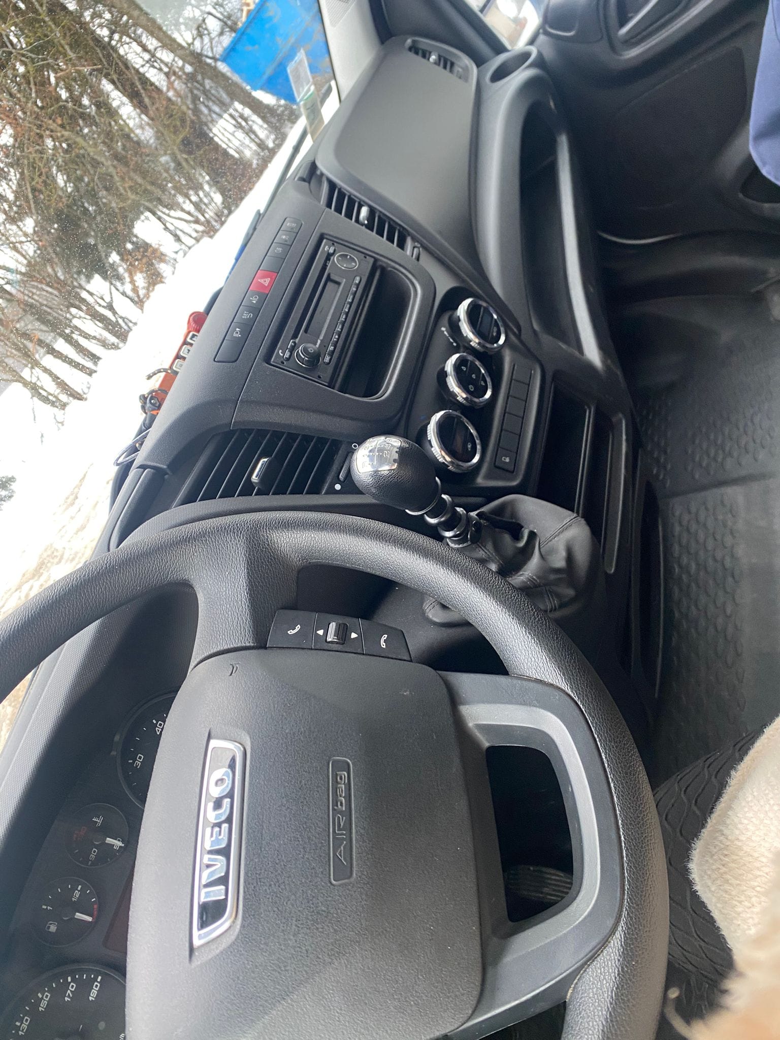 Iveco Daily Fourgon avec Audio Bluetooth