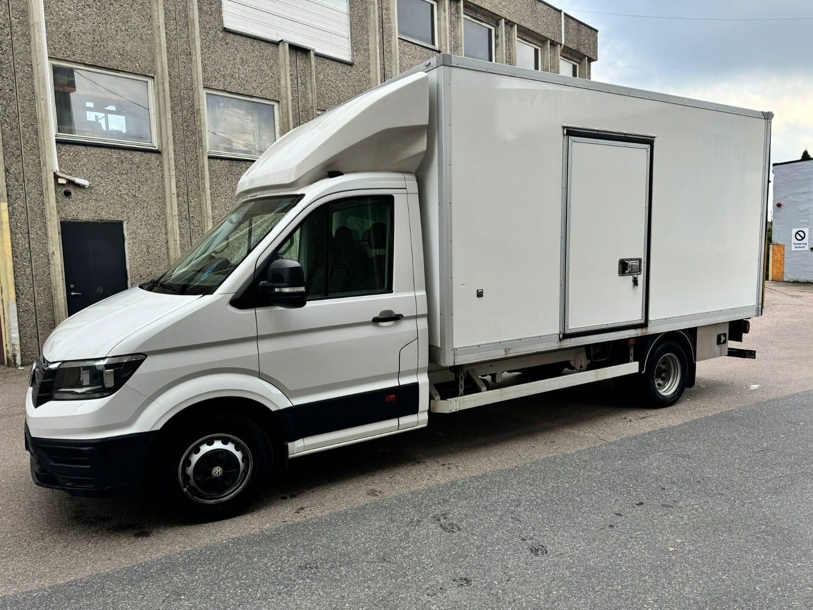 Volkswagen Crafter 2.0 TDI 177HK automatic med lift, 2019, Diesel, automatisk