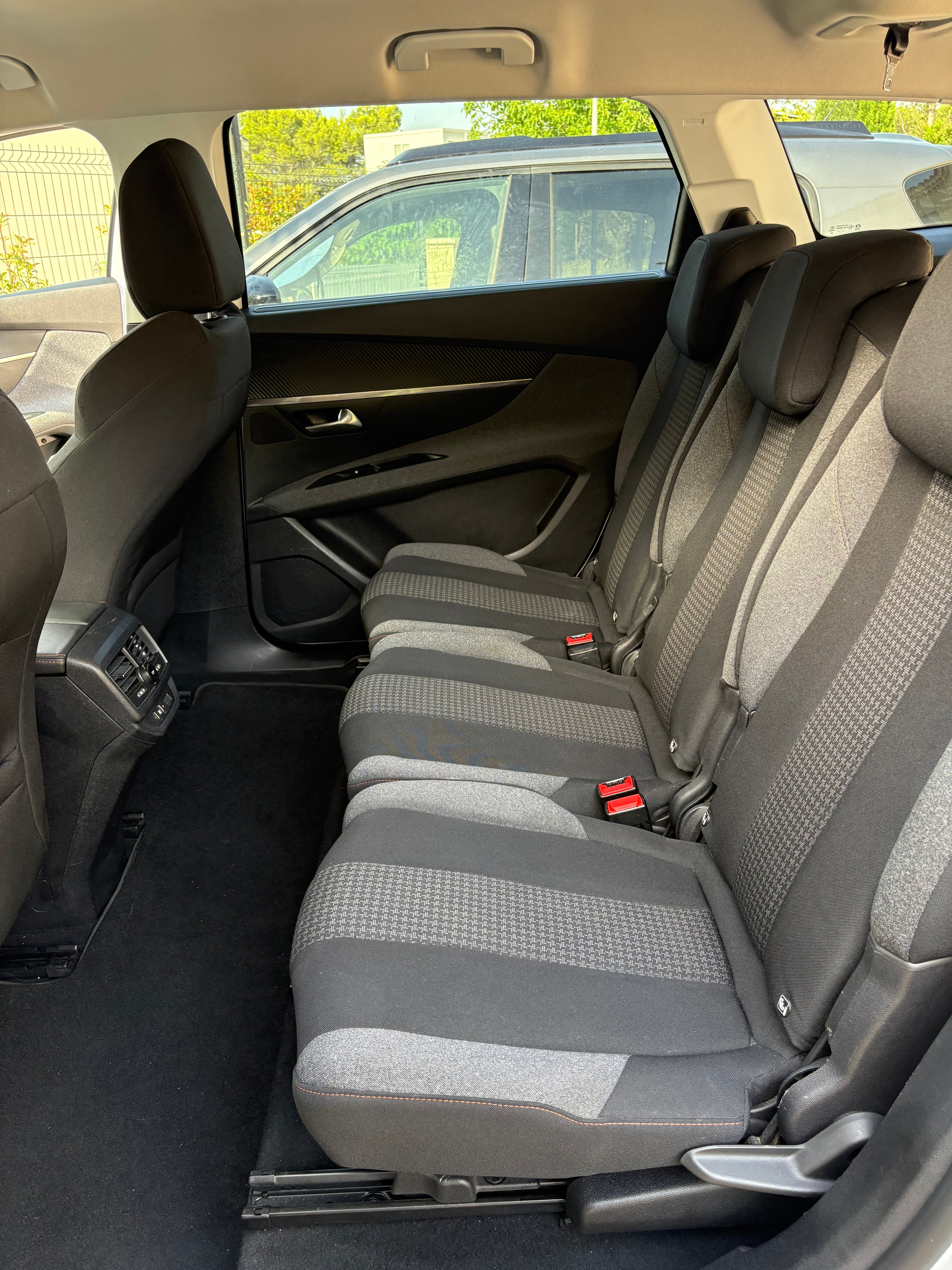 Peugeot 5008 avec Siège bébé