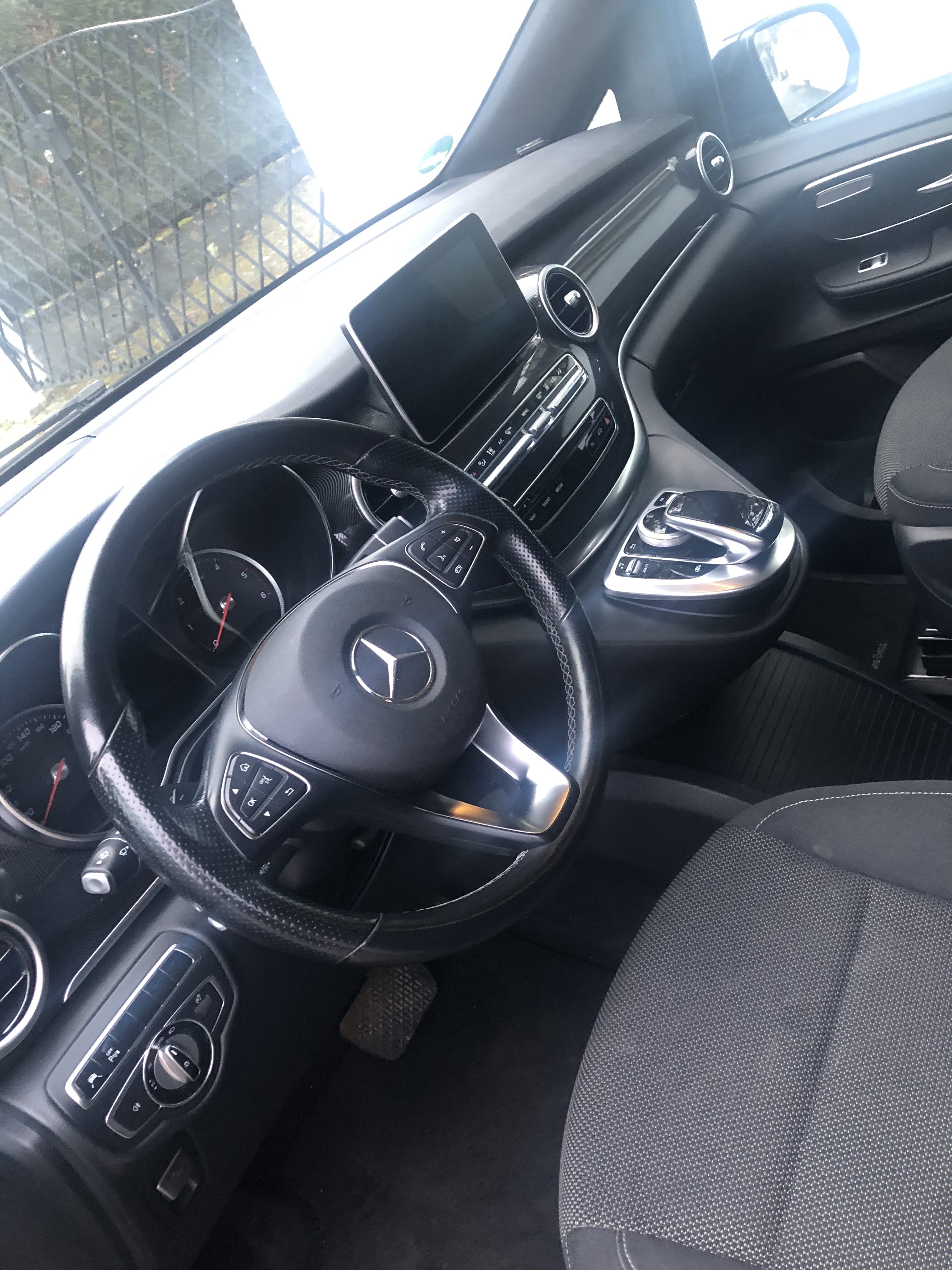 Mercedes V-Klasse 220d Campervan mit Doppelbett mit Navigationsgerät