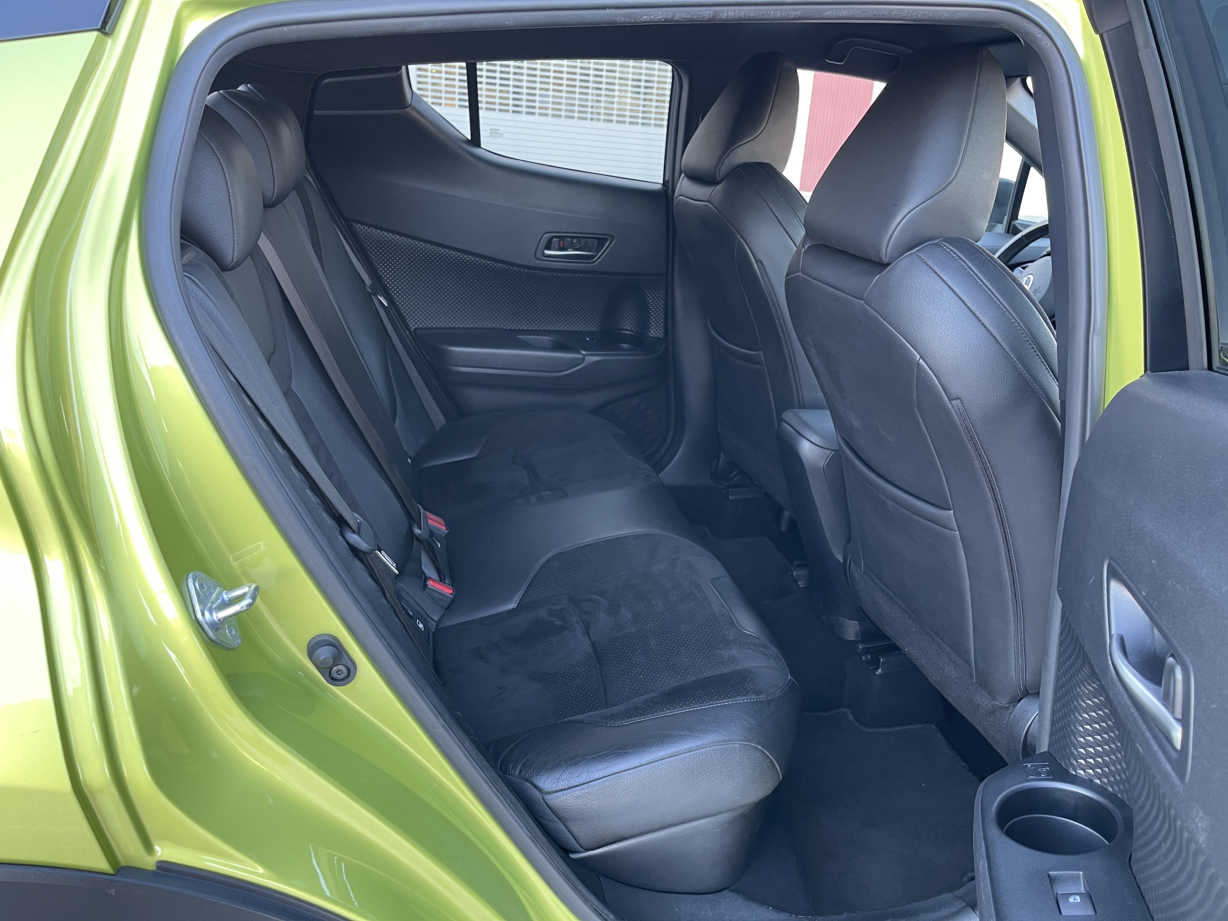 Toyota C-HR Hybrid 1.8 JBL Limited Edition med Bluetooth audio