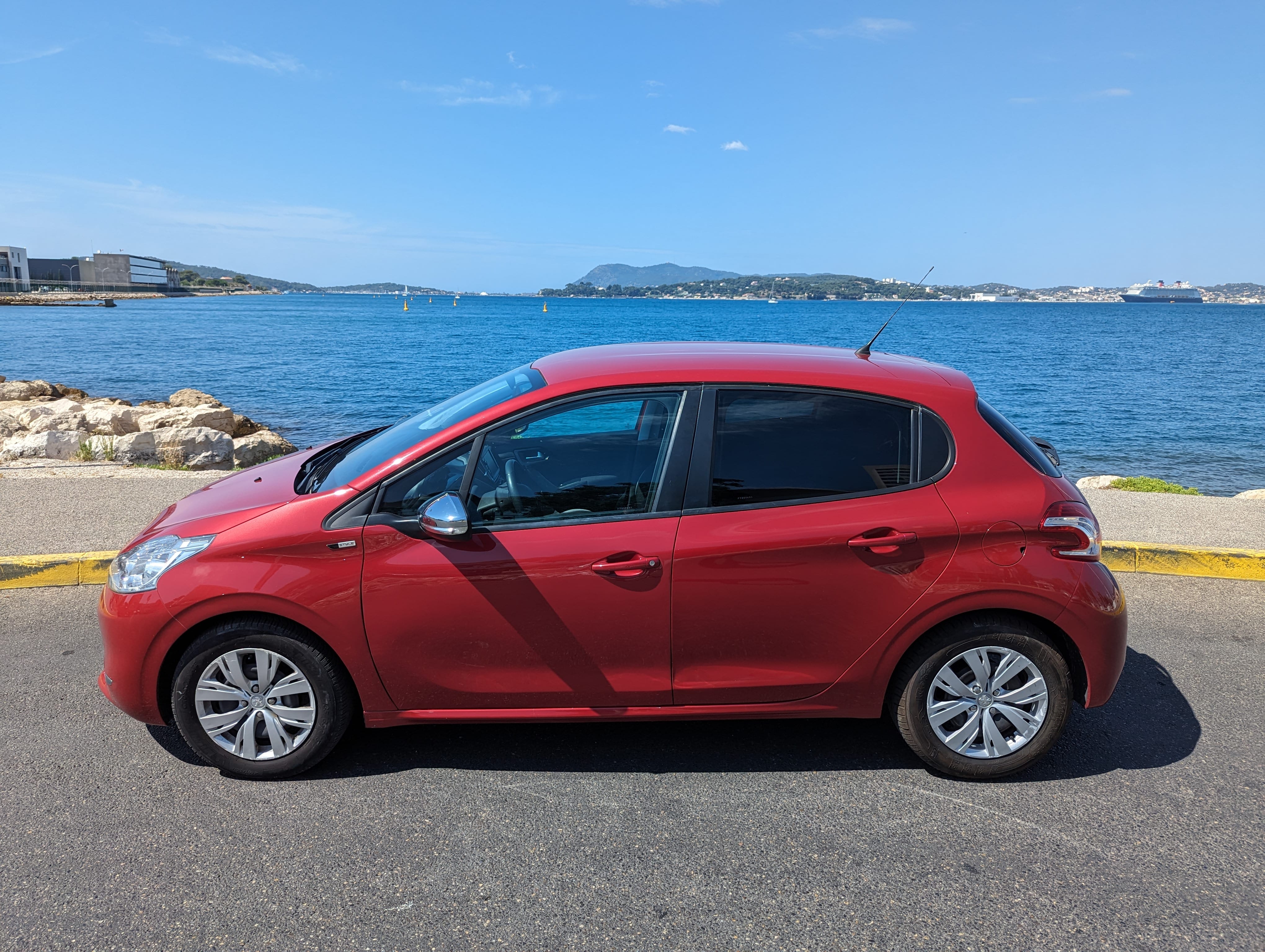 Peugeot 208 Rouge avec Régulateur de vitesse