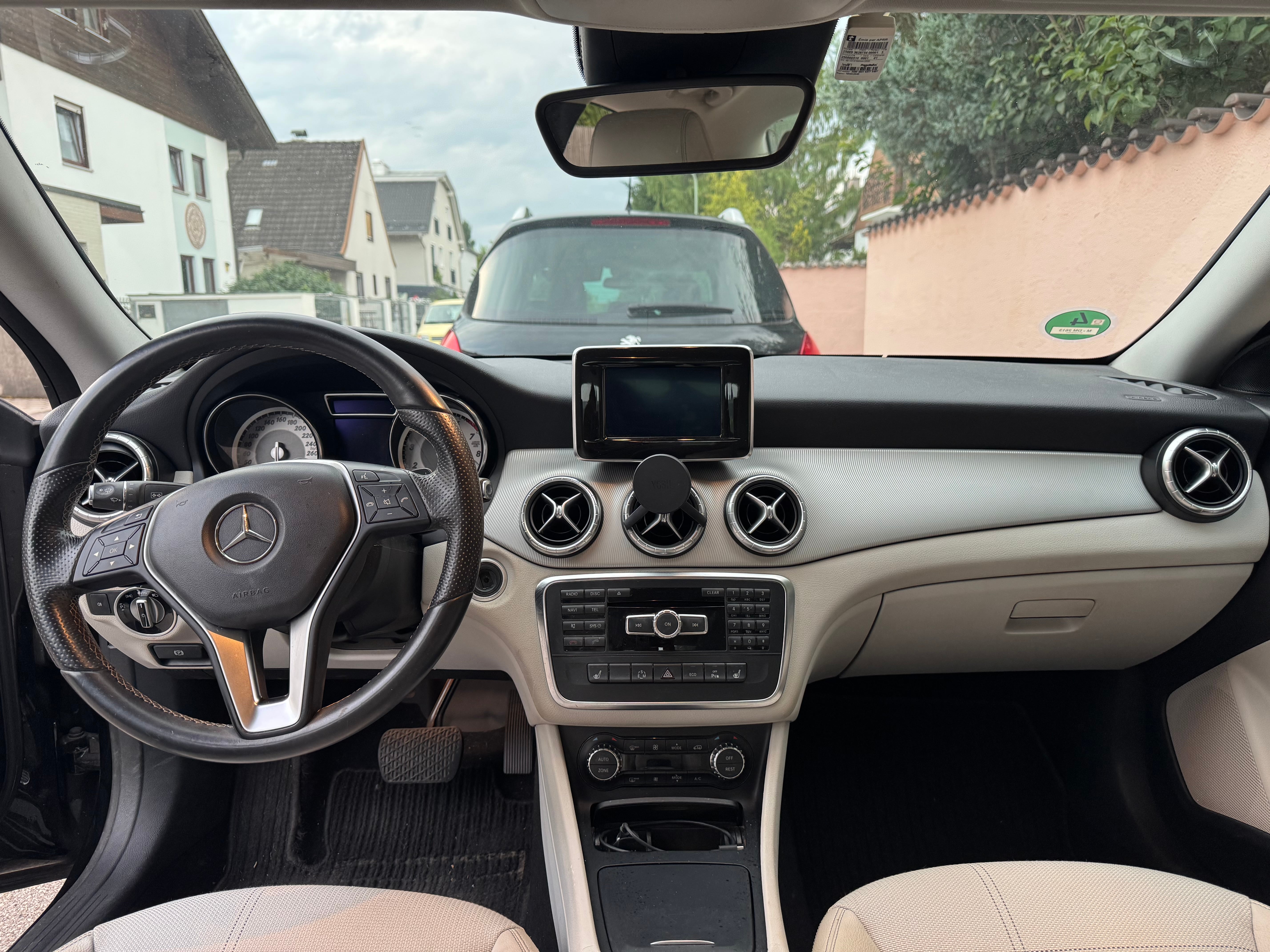 Mercedes-Benz CLA 250 mit Tempomat