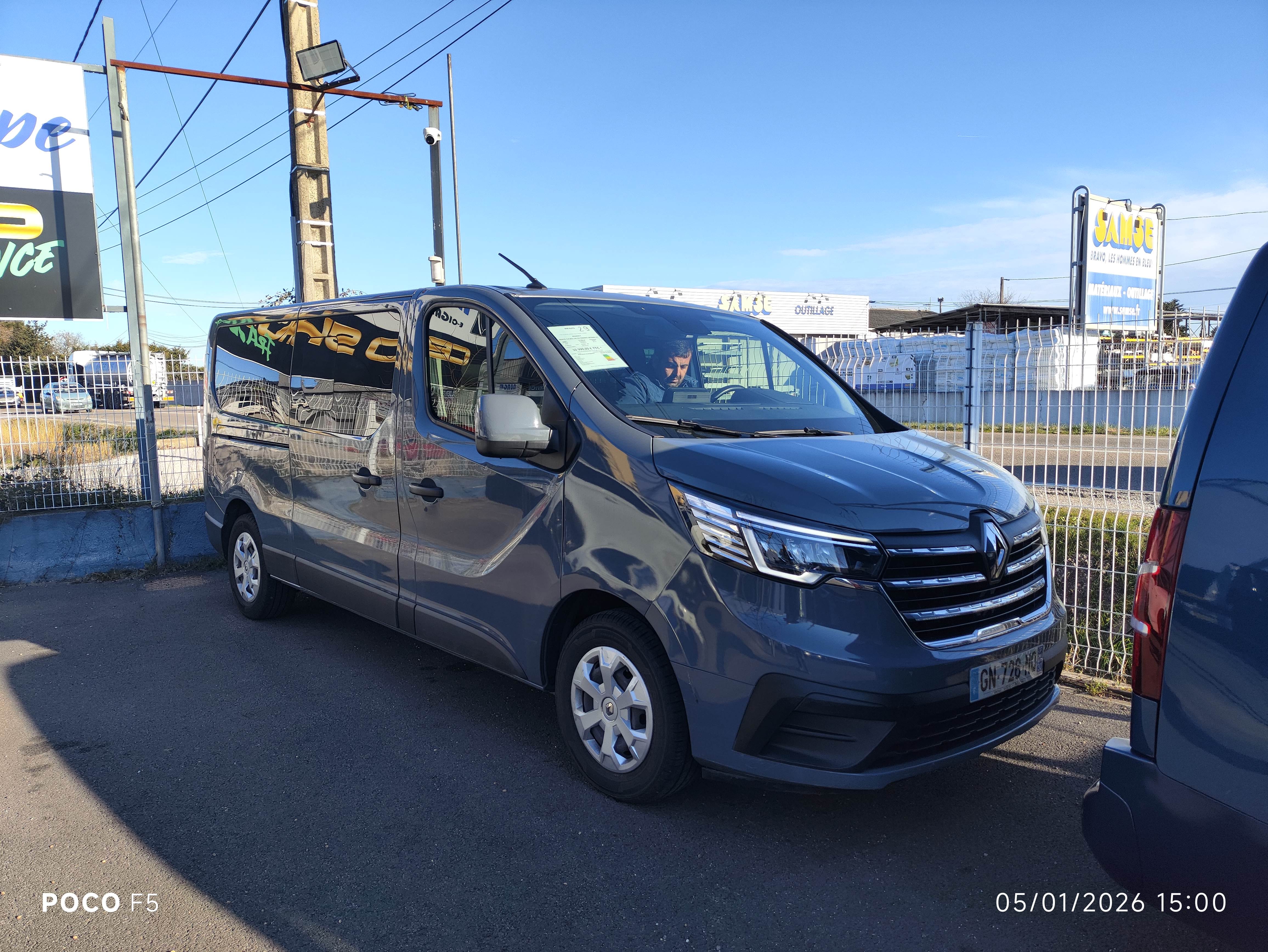 Renault Trafic Passenger, 2023, Diesel, automatique, 9 places et plus