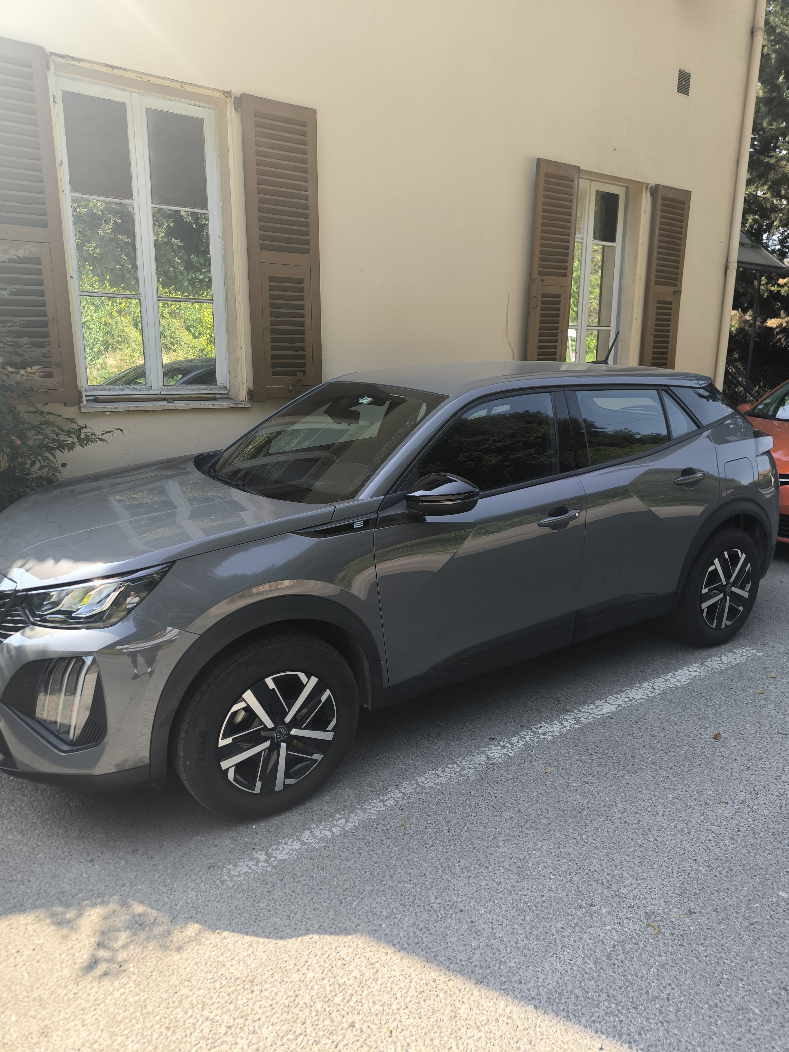 Peugeot 2008 Électrique avec GPS