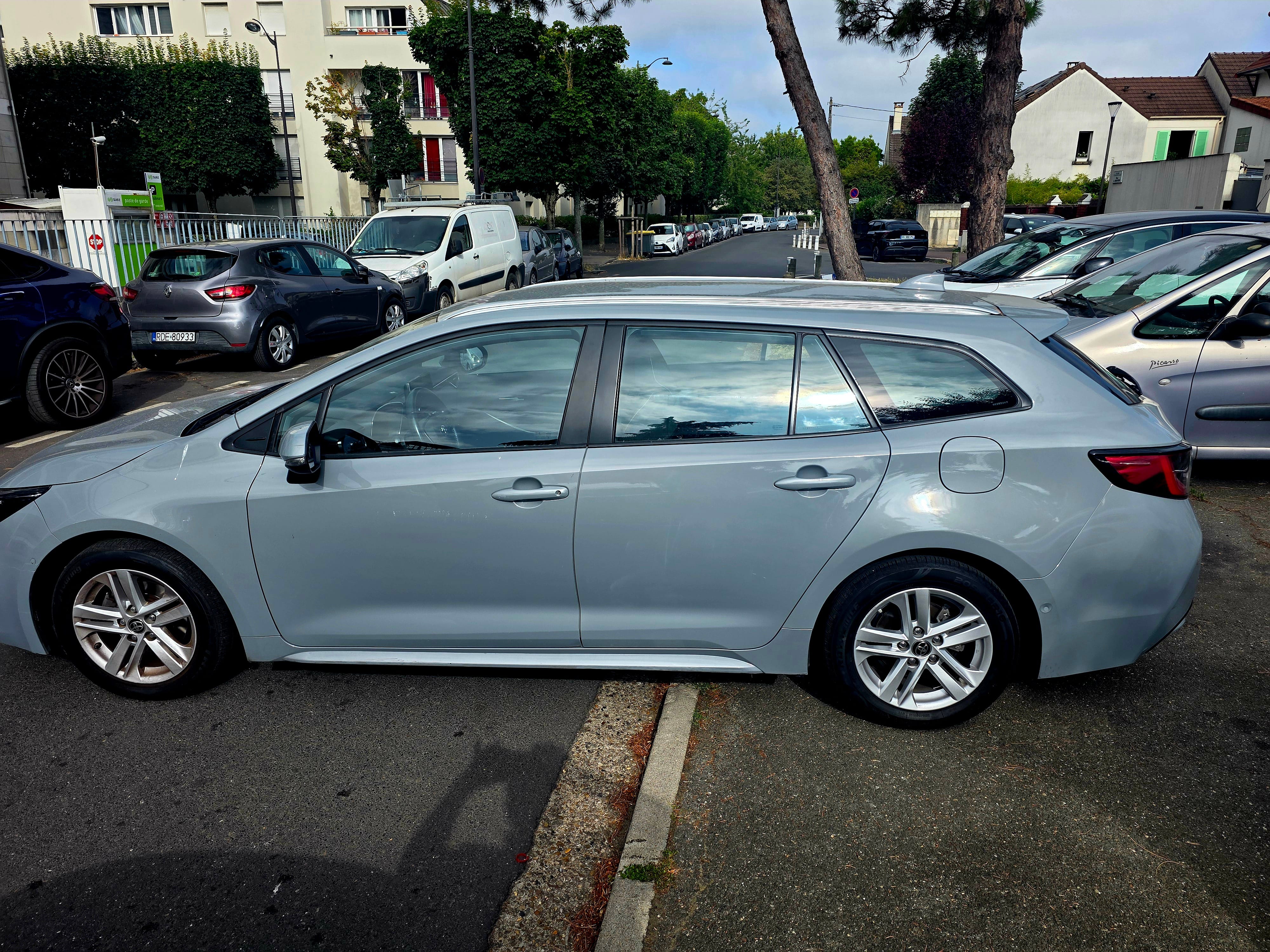 Toyota Corolla Touring Sports Dynamic Hybride avec Climatisation