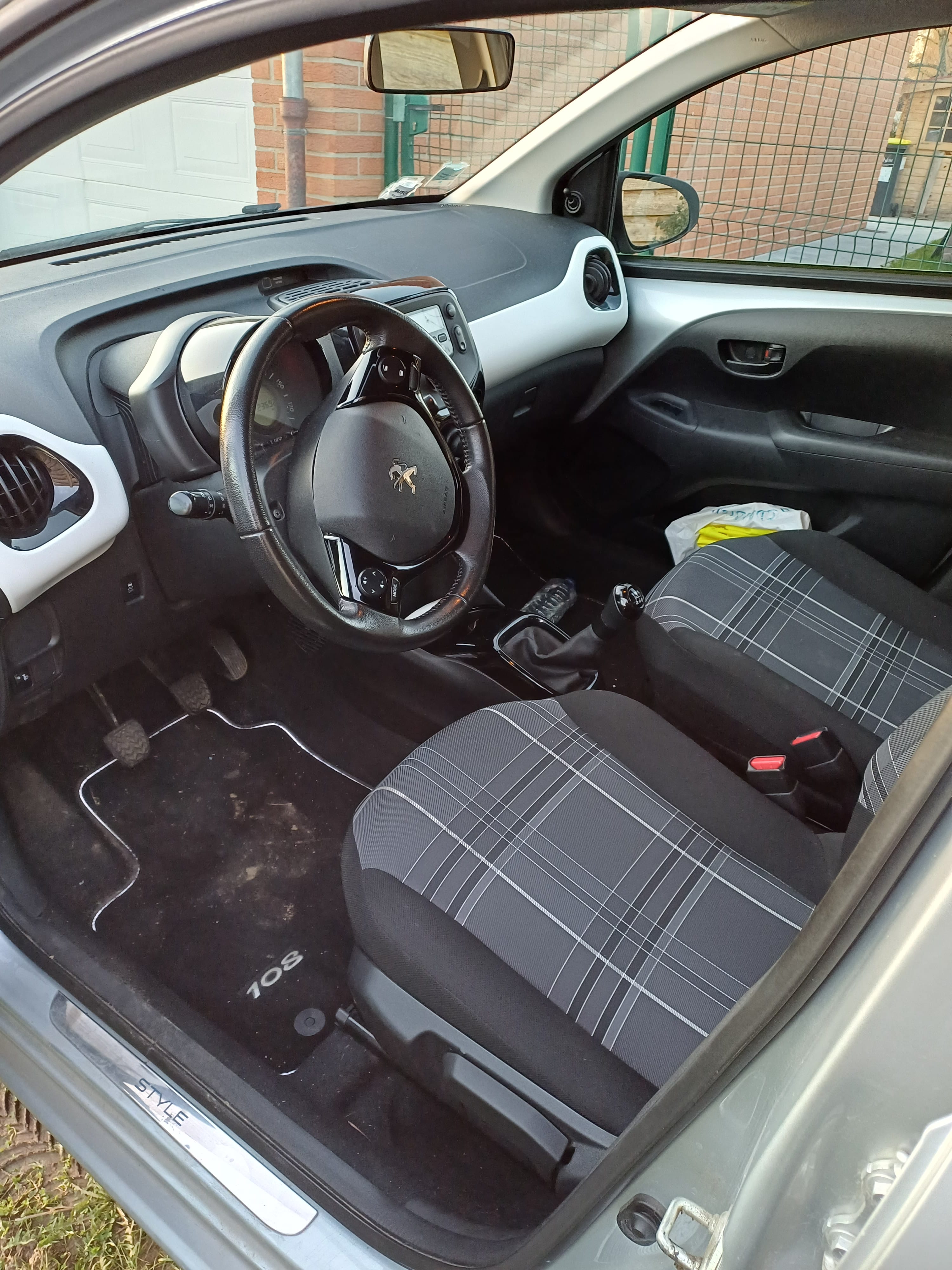 Peugeot 108 1.0 Style avec Audio Bluetooth