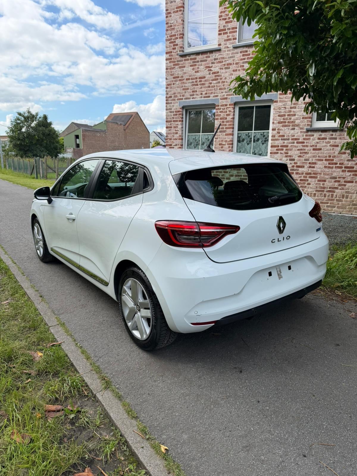 Renault Clio E-tech met GPS