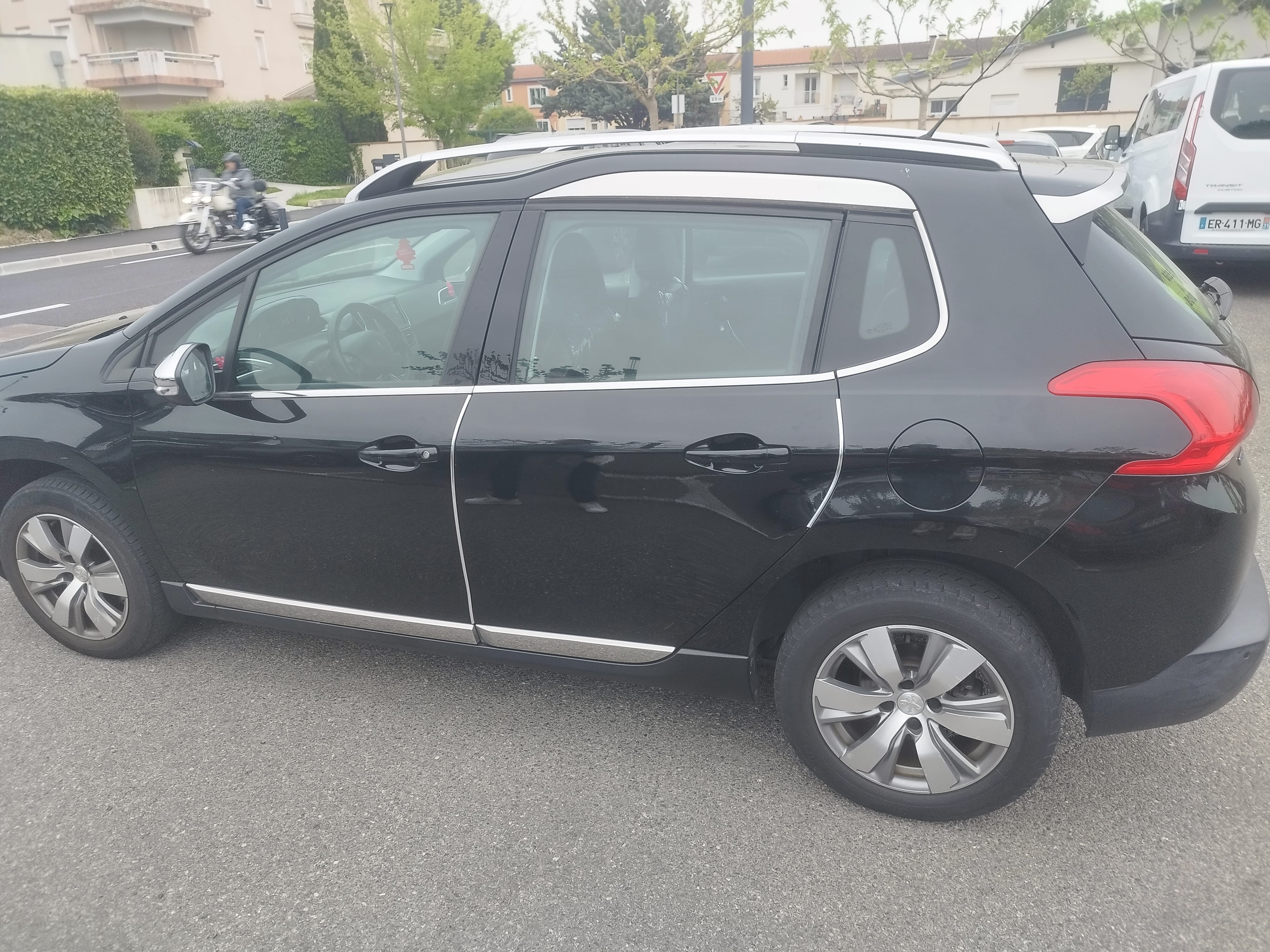 Peugeot 2008 1.2 Essence avec Climatisation