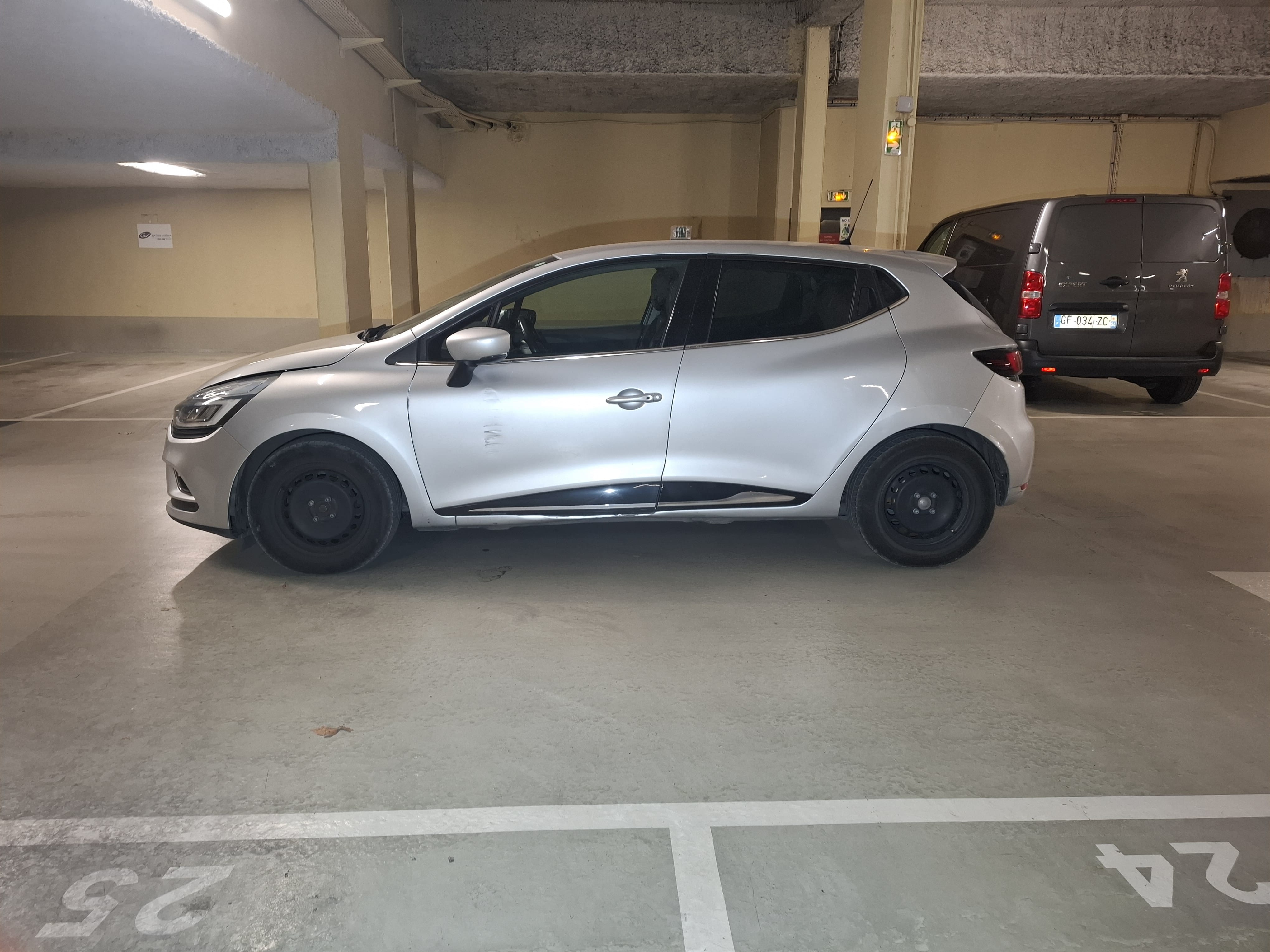 Renault Clio FC563