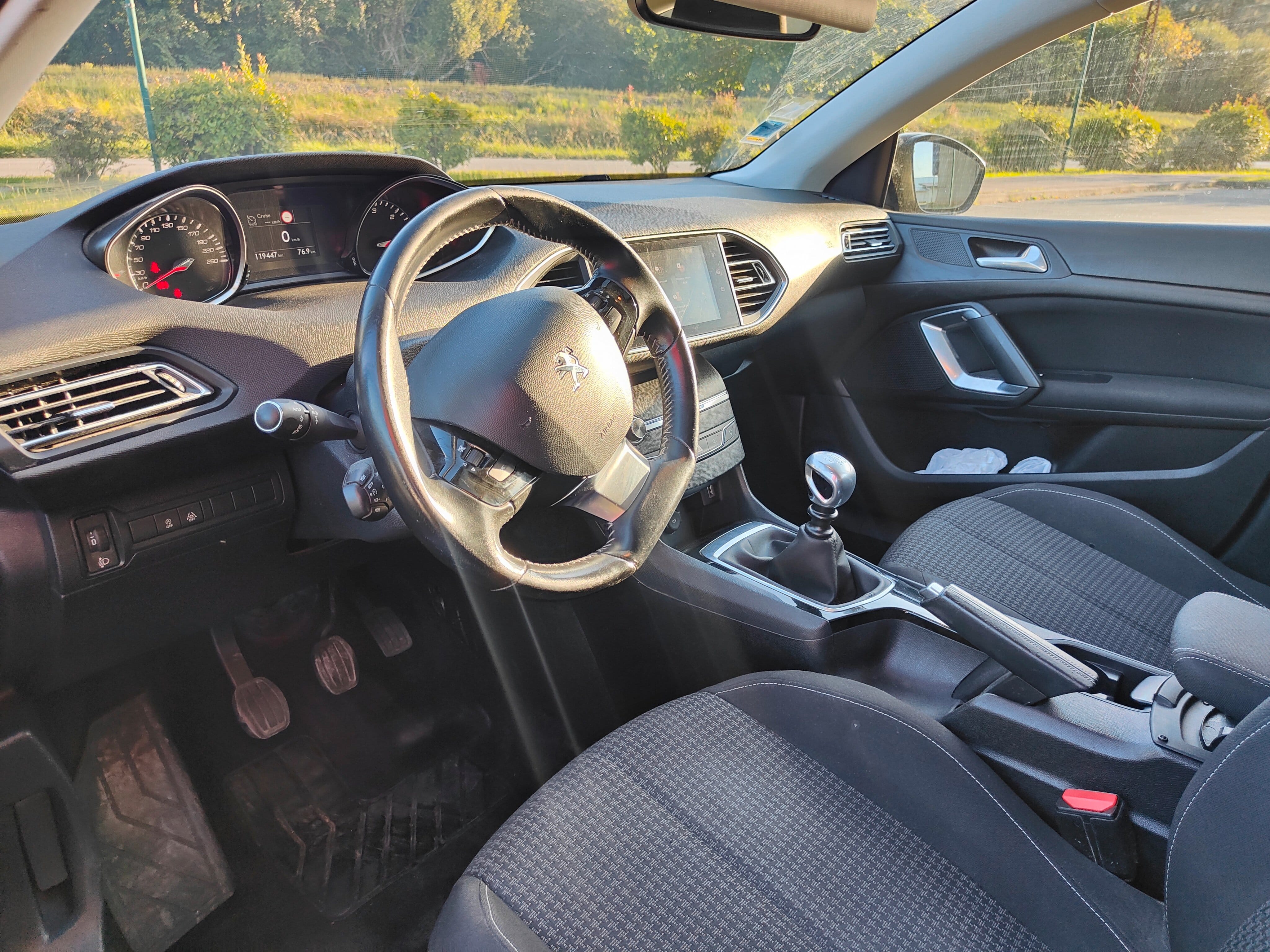 Peugeot 308 SW 1.6 HDI 120 CV avec GPS