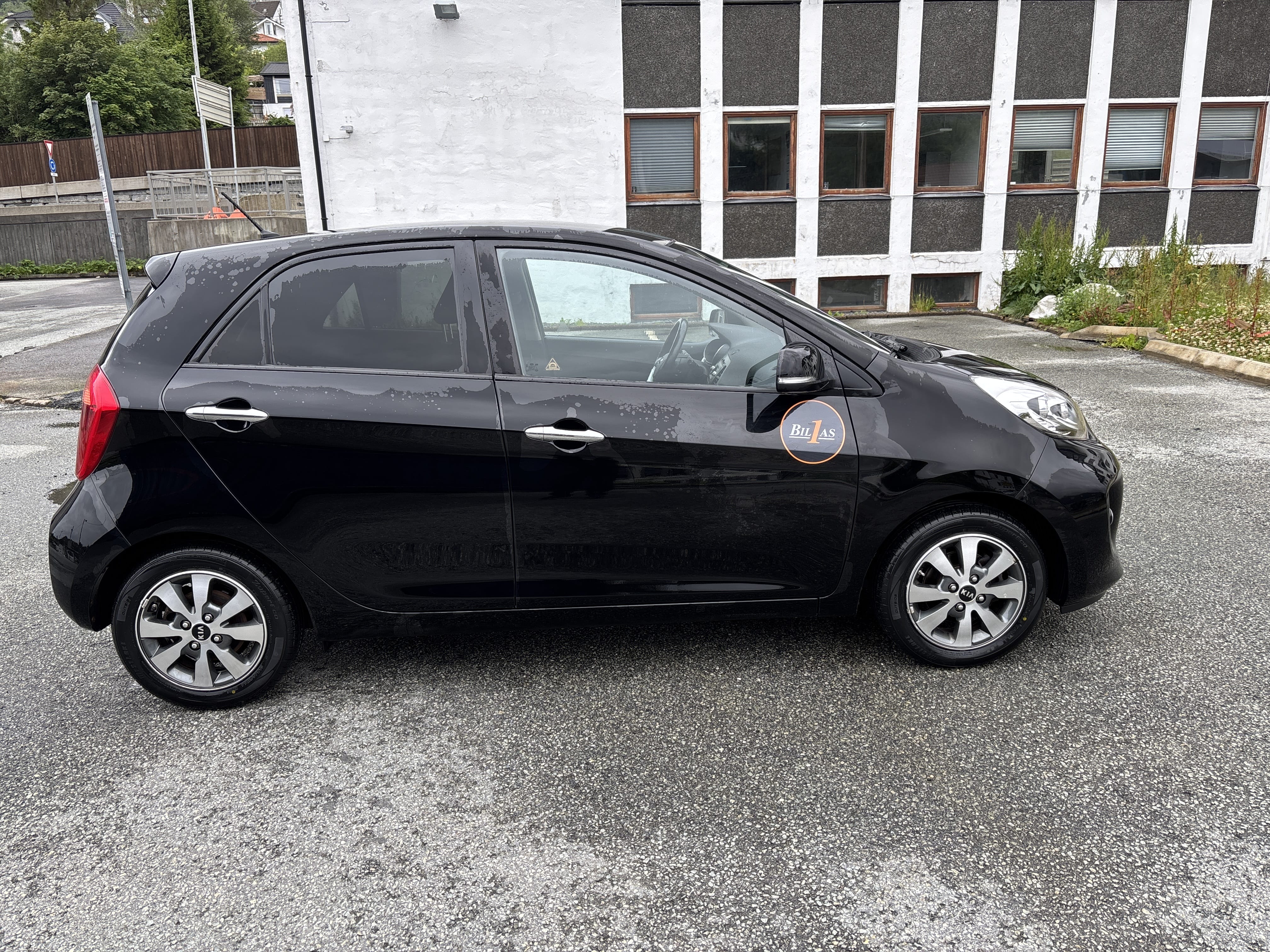 Kia Picanto 5 seter sort med Bluetooth audio