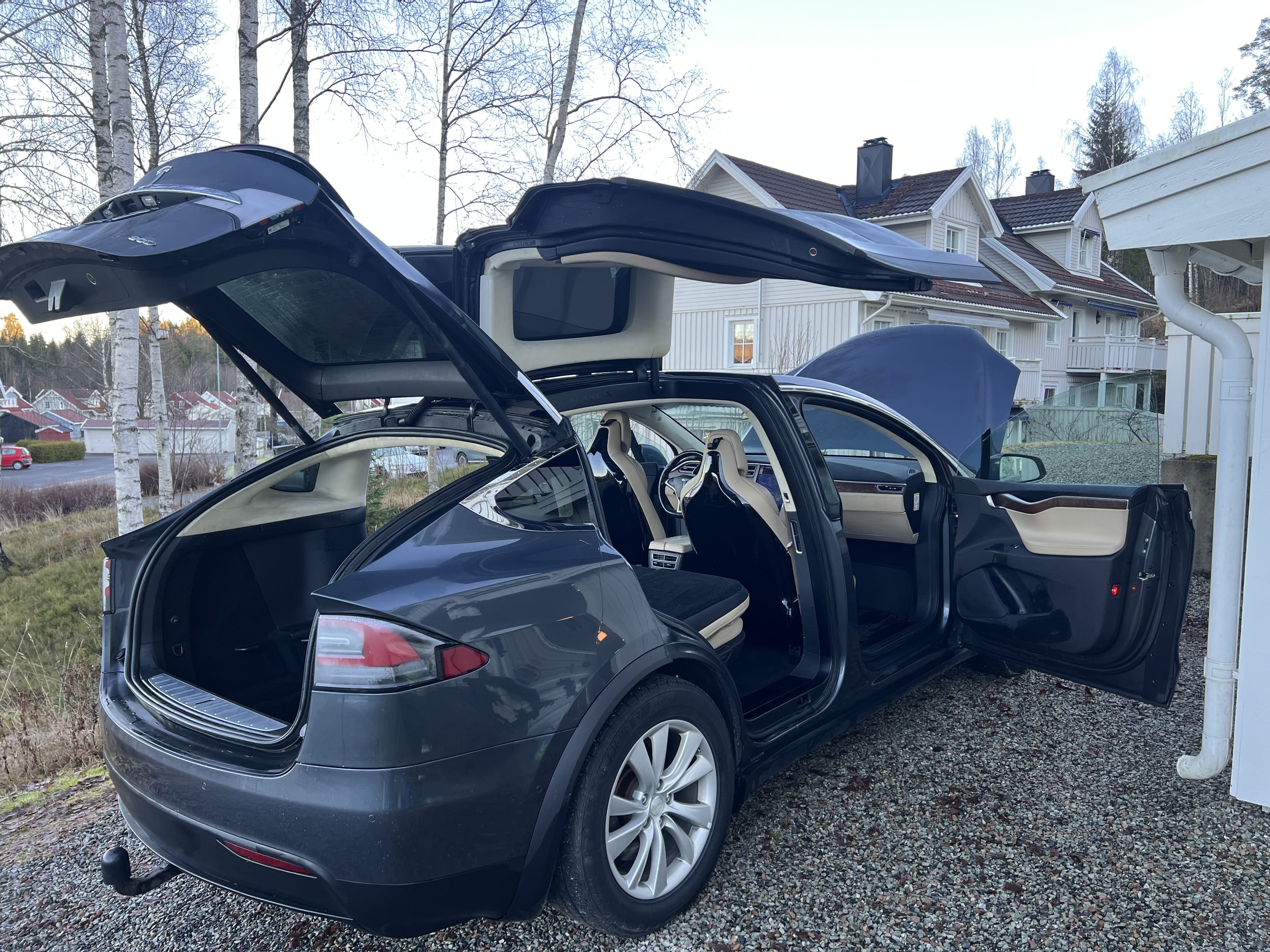 Tesla Model X med GPS