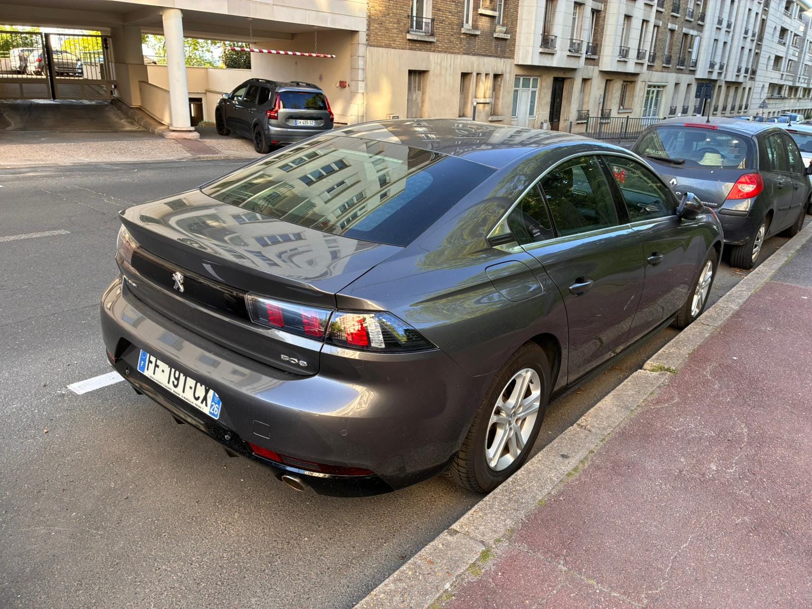 Peugeot 508 avec Apple CarPlay