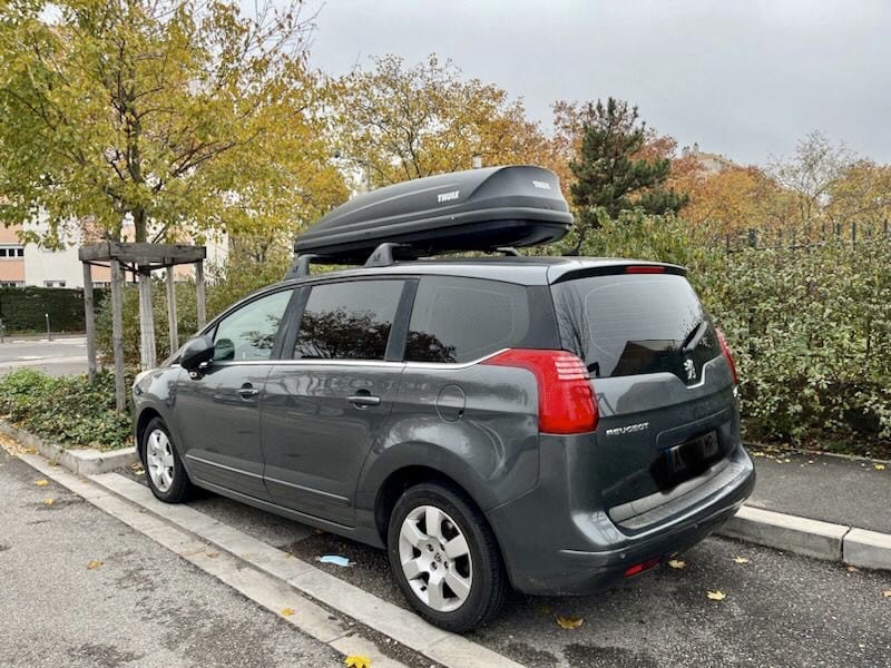 Peugeot 5008 7 places GRIS FONCÉ HDI CLIM AUTO GPS RÉGULATEUR avec GPS